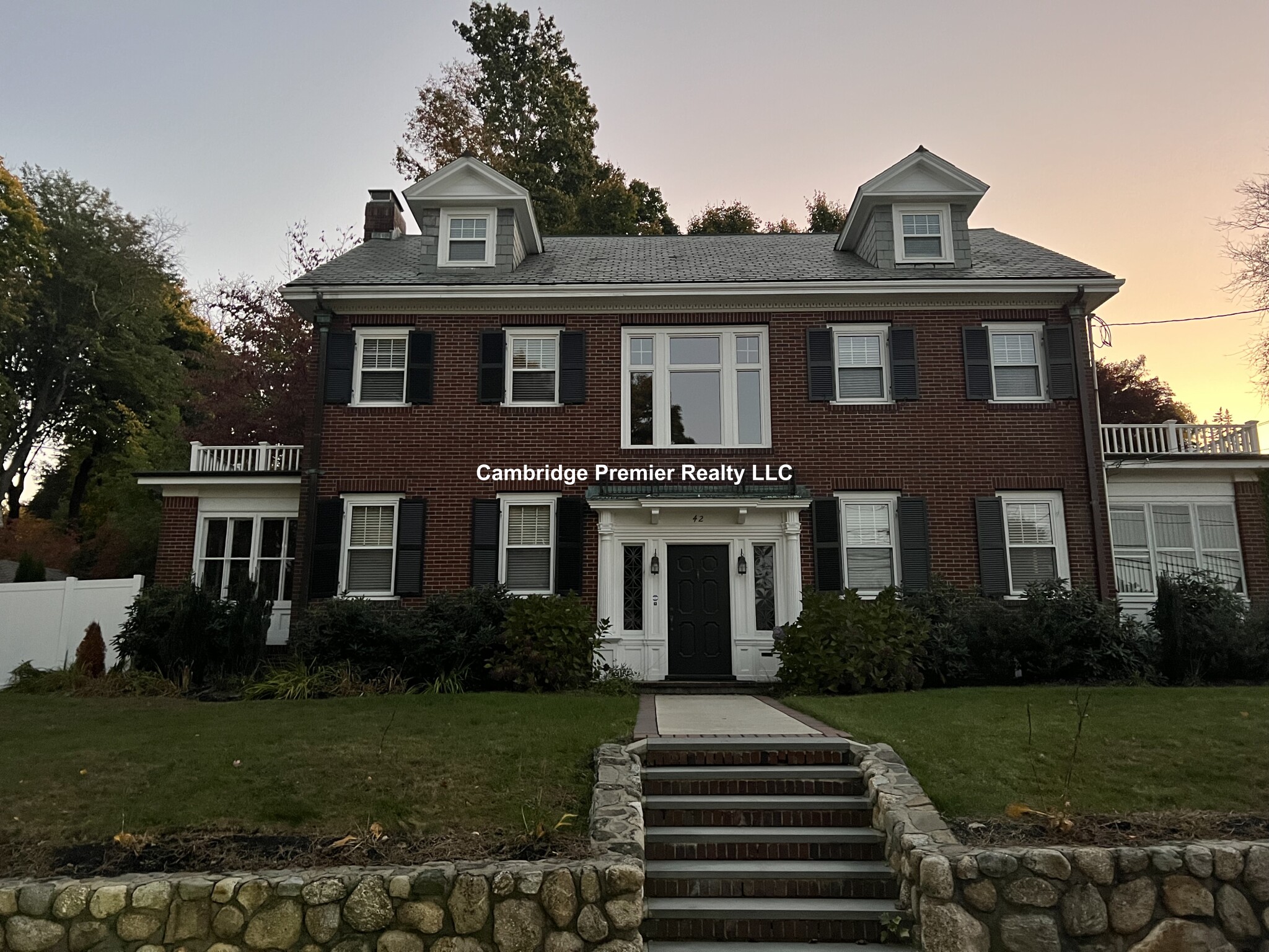 42 Old Mystic St, Arlington