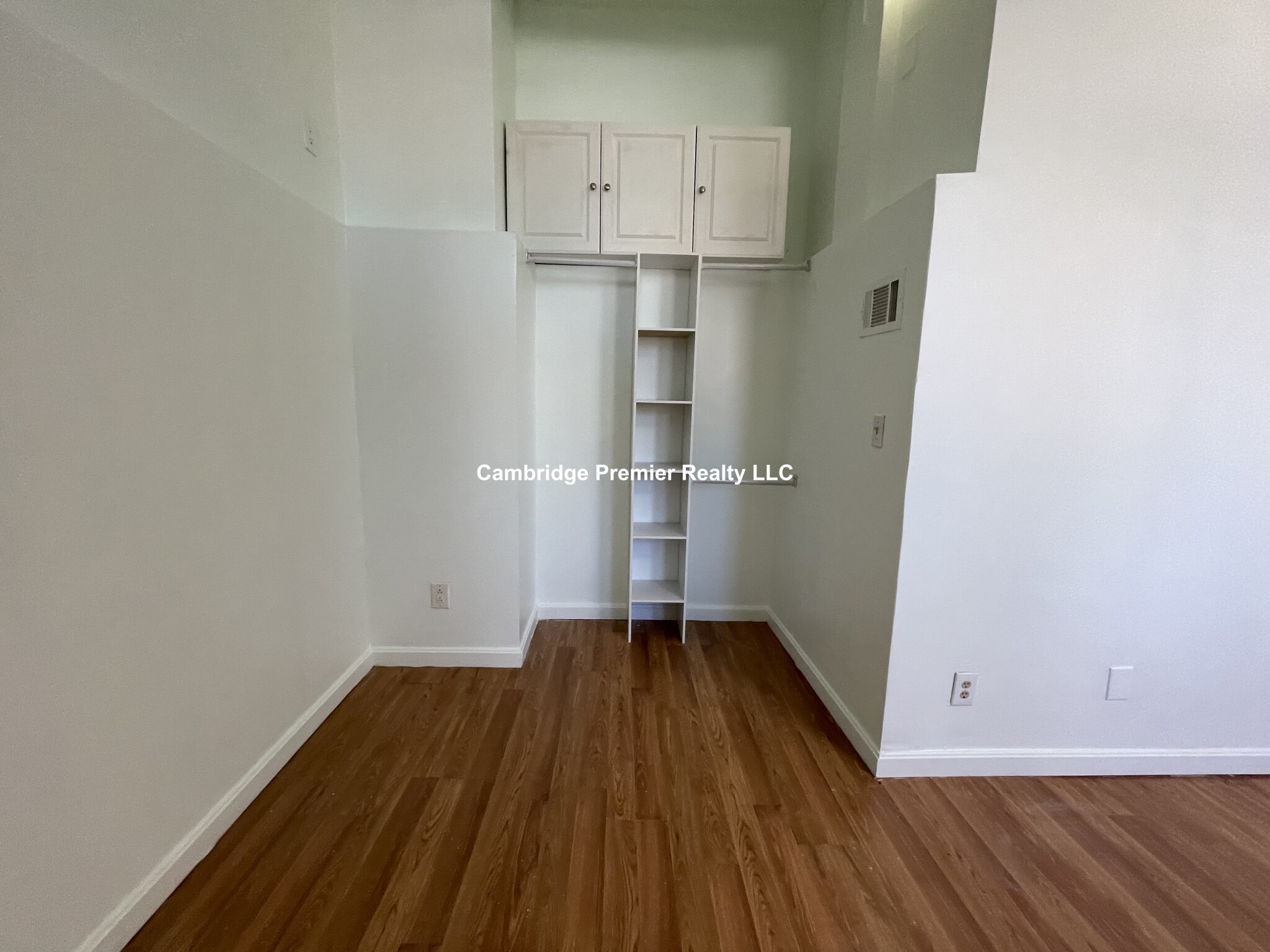 72 Kneeland St, Chinatown