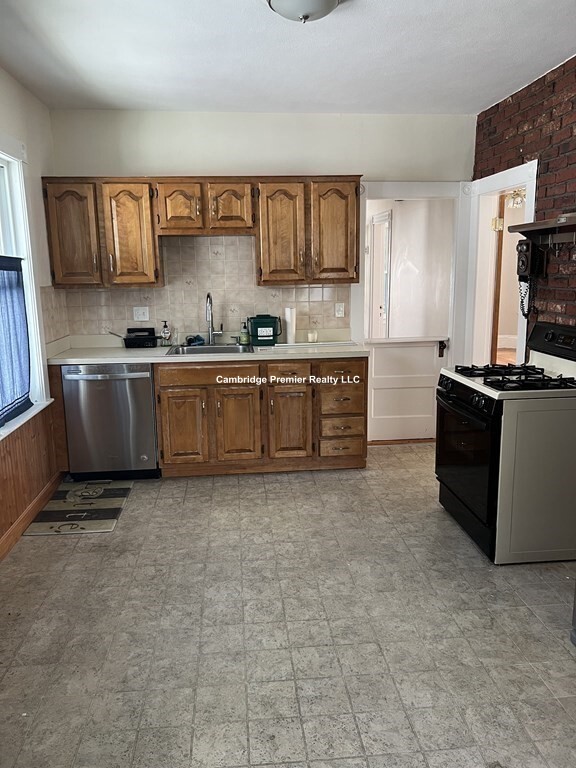 16 Edward T Sullivan Rd, West Cambridge