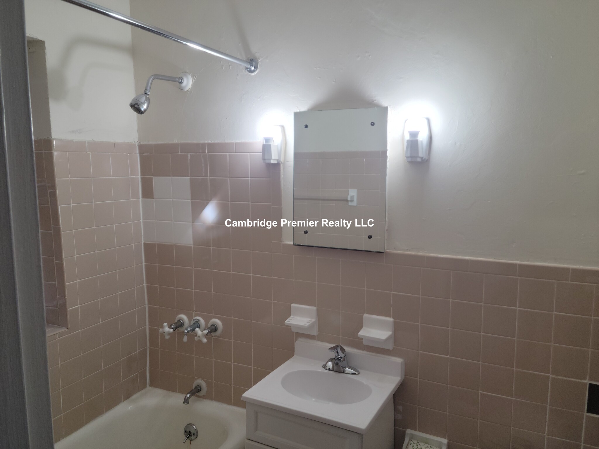 2 Elmwood Ave, Wedgemere