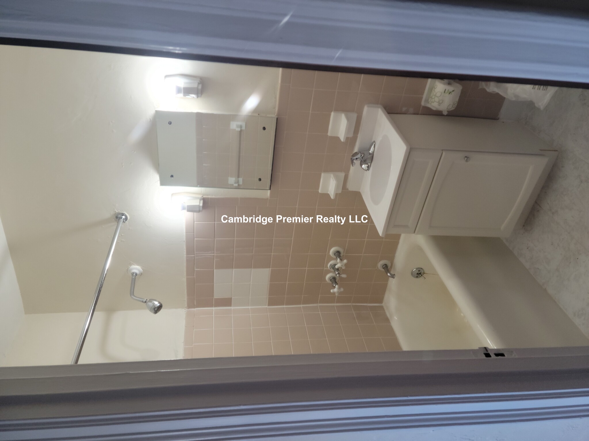 2 Elmwood Ave, Wedgemere