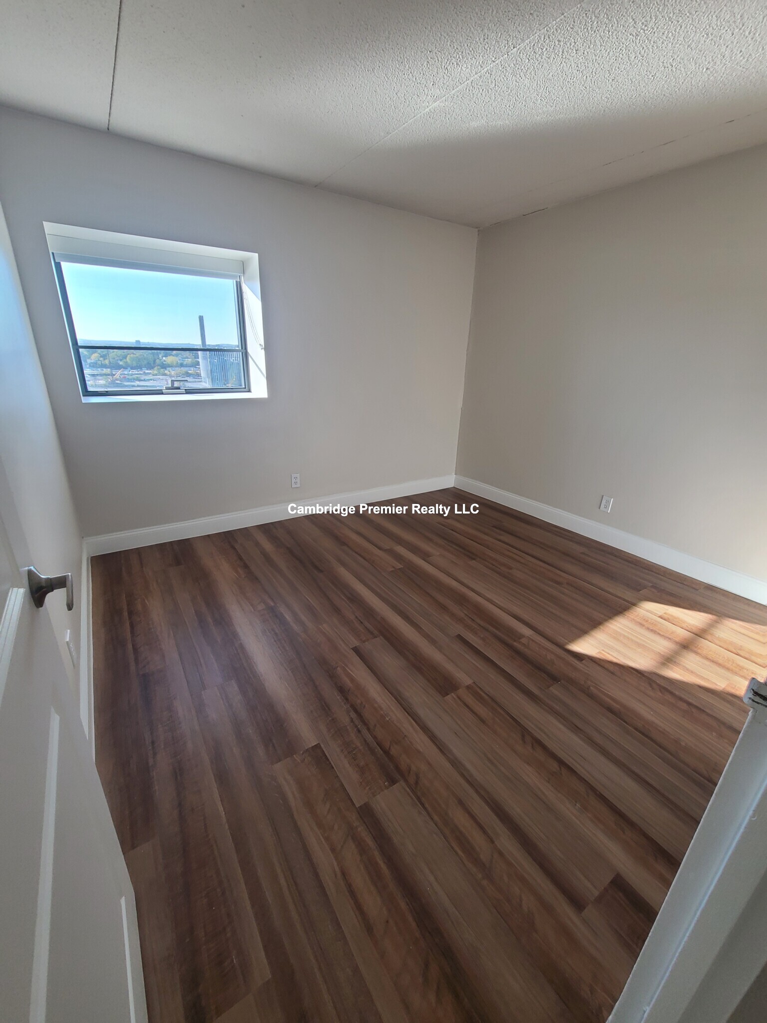 812 Memorial Dr, Cambridgeport