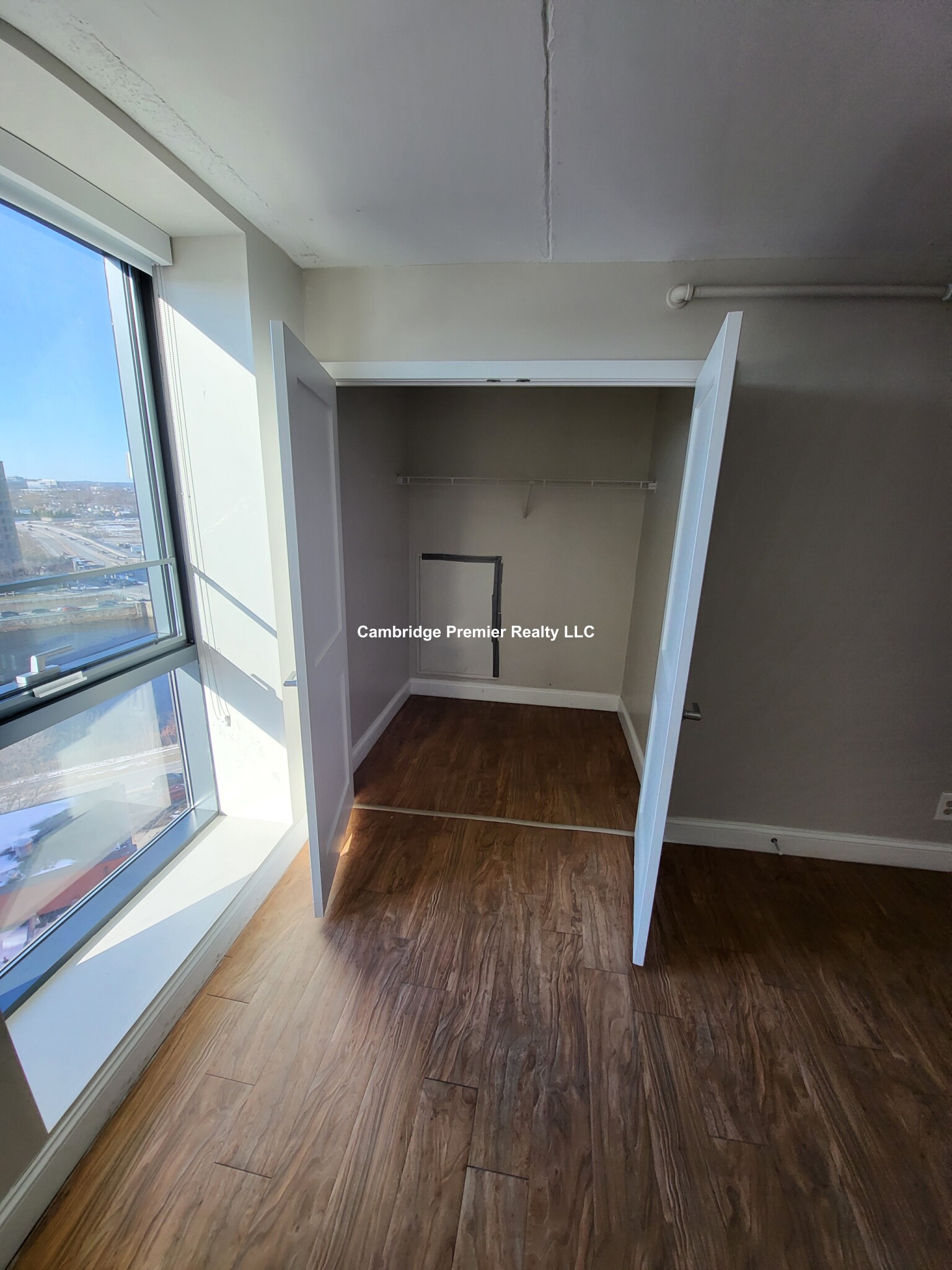 812 Memorial Dr, Central Square