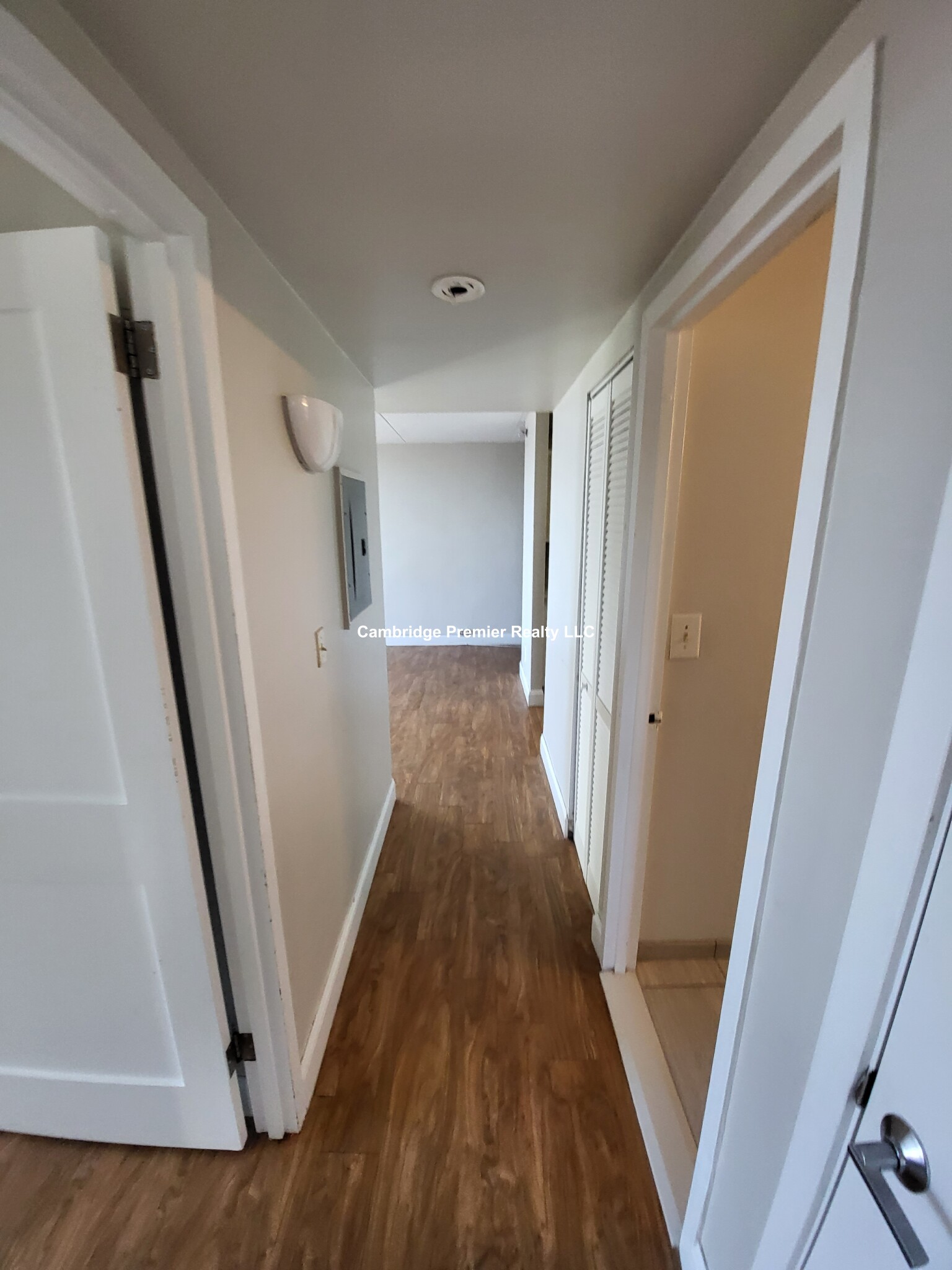 812 Memorial Dr, Central Square