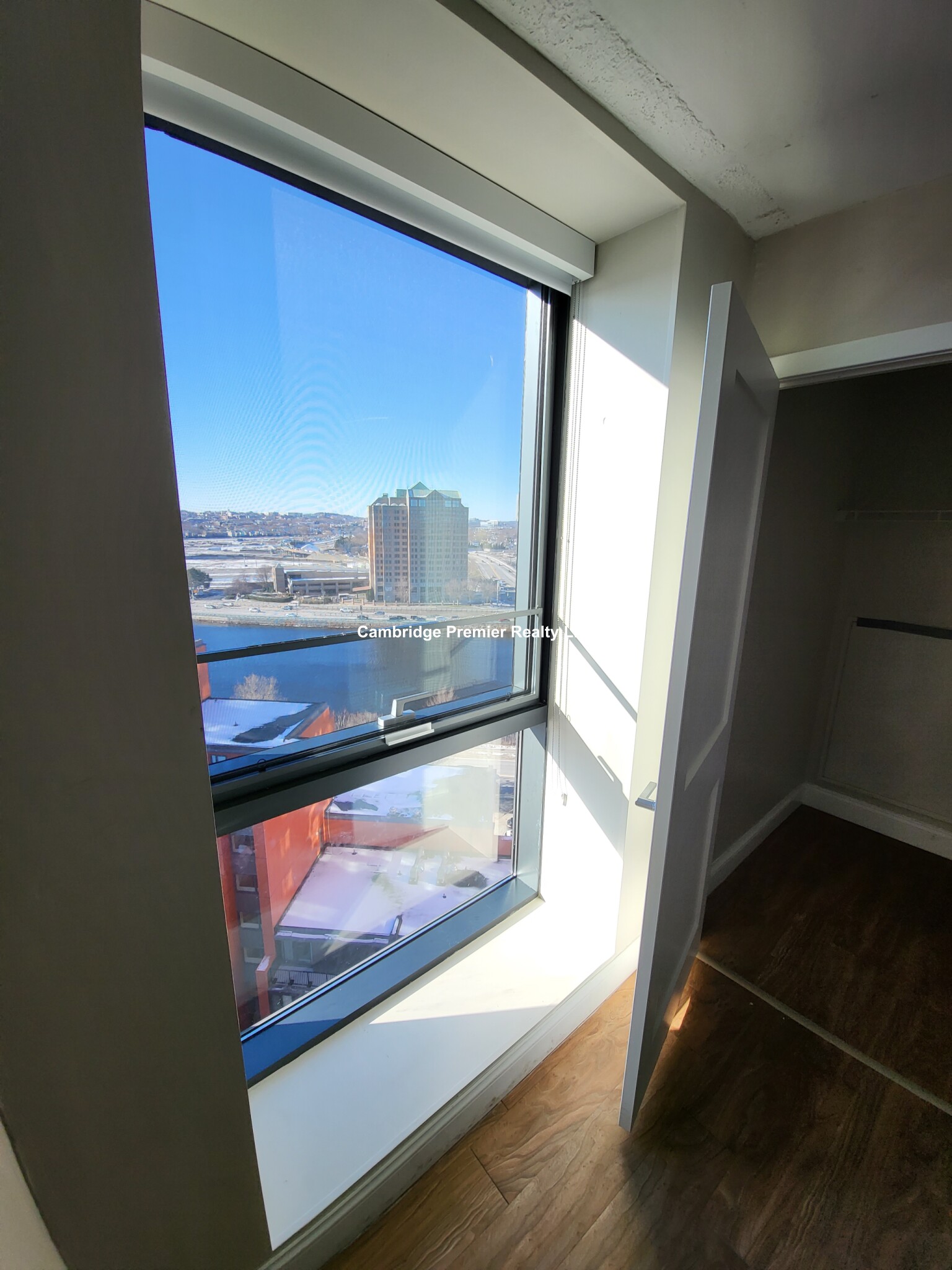 812 Memorial Dr, Central Square