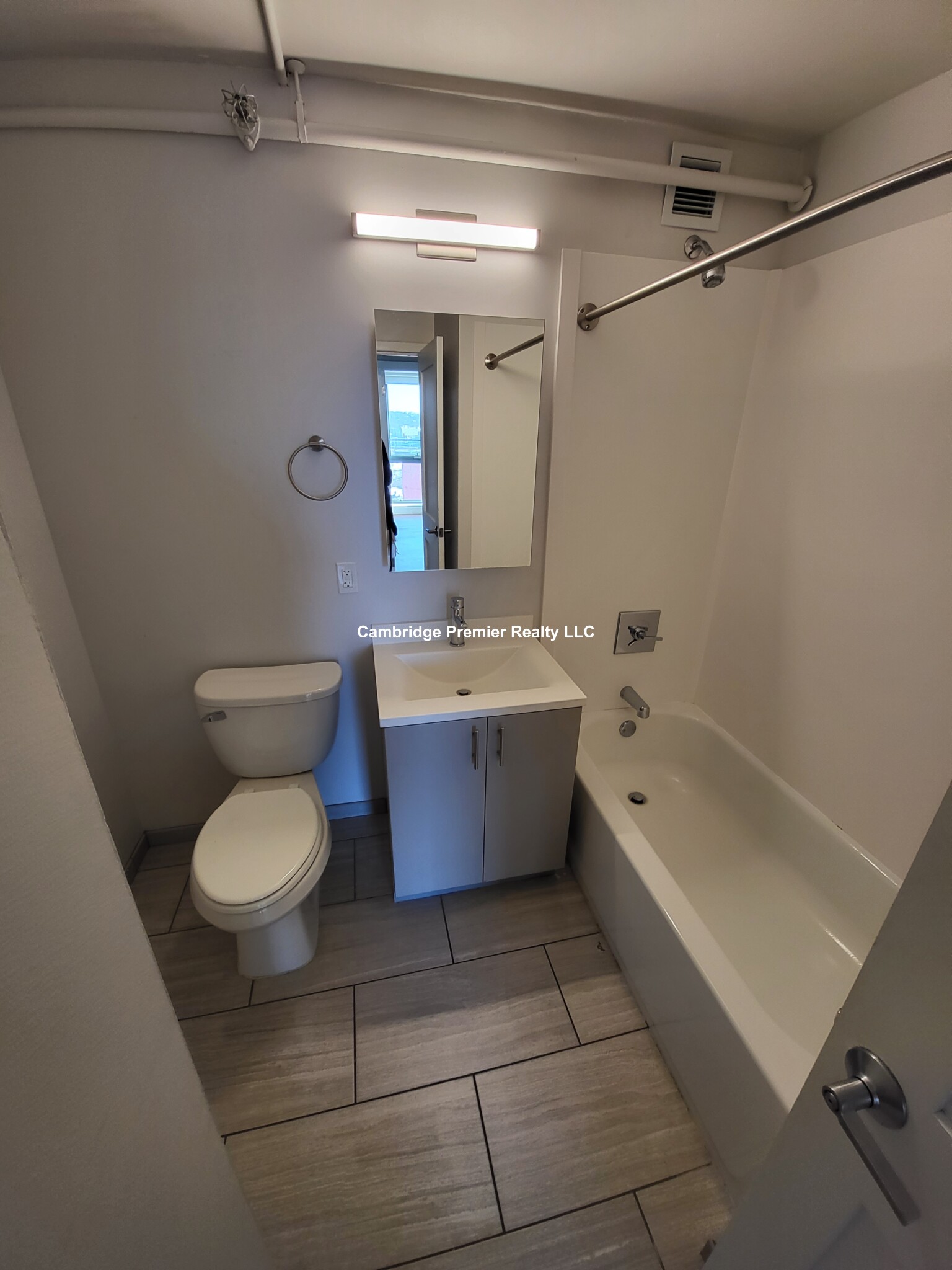 812 Memorial Dr, Central Square