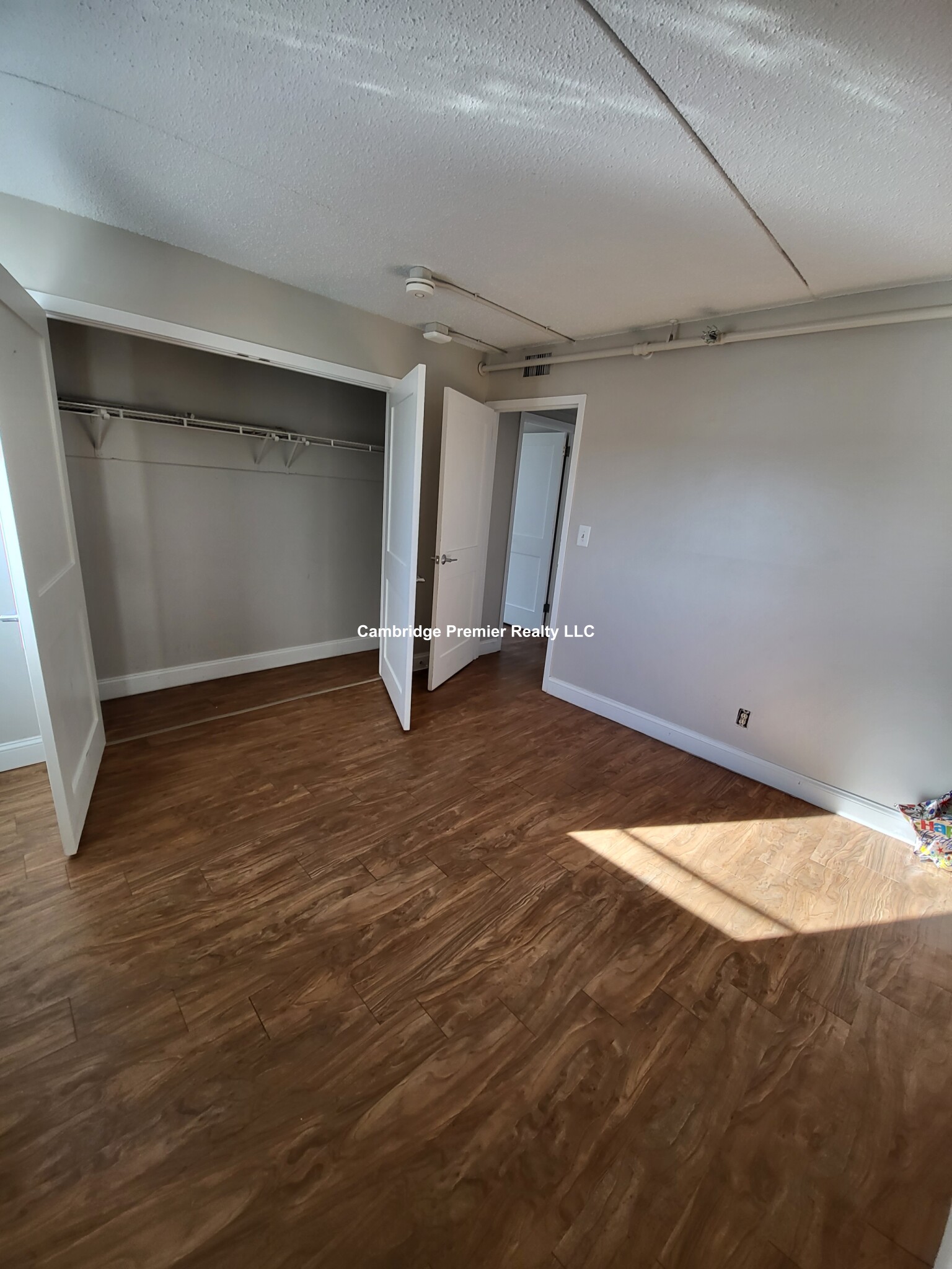 812 Memorial Dr, Central Square