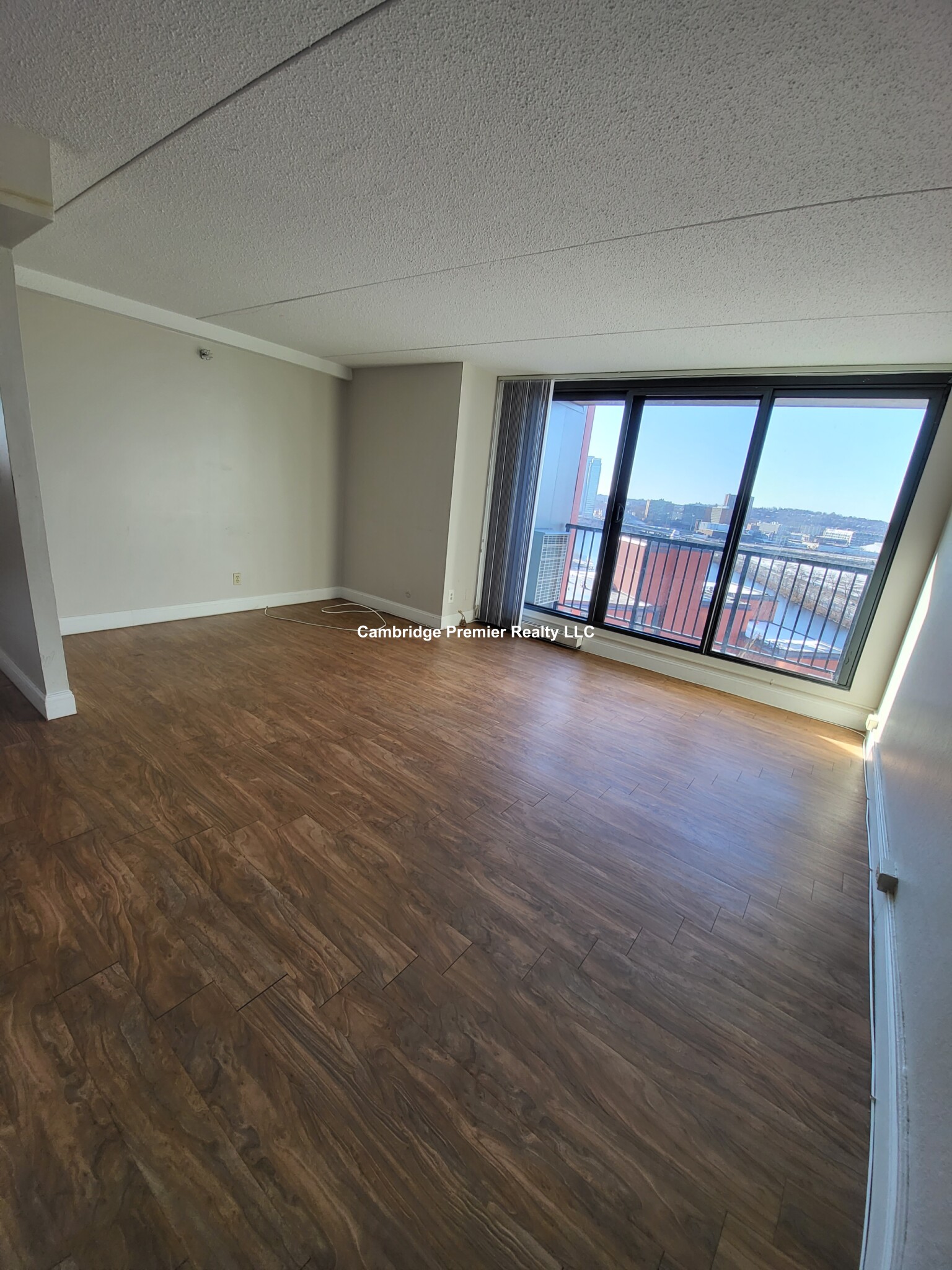 812 Memorial Dr, Central Square