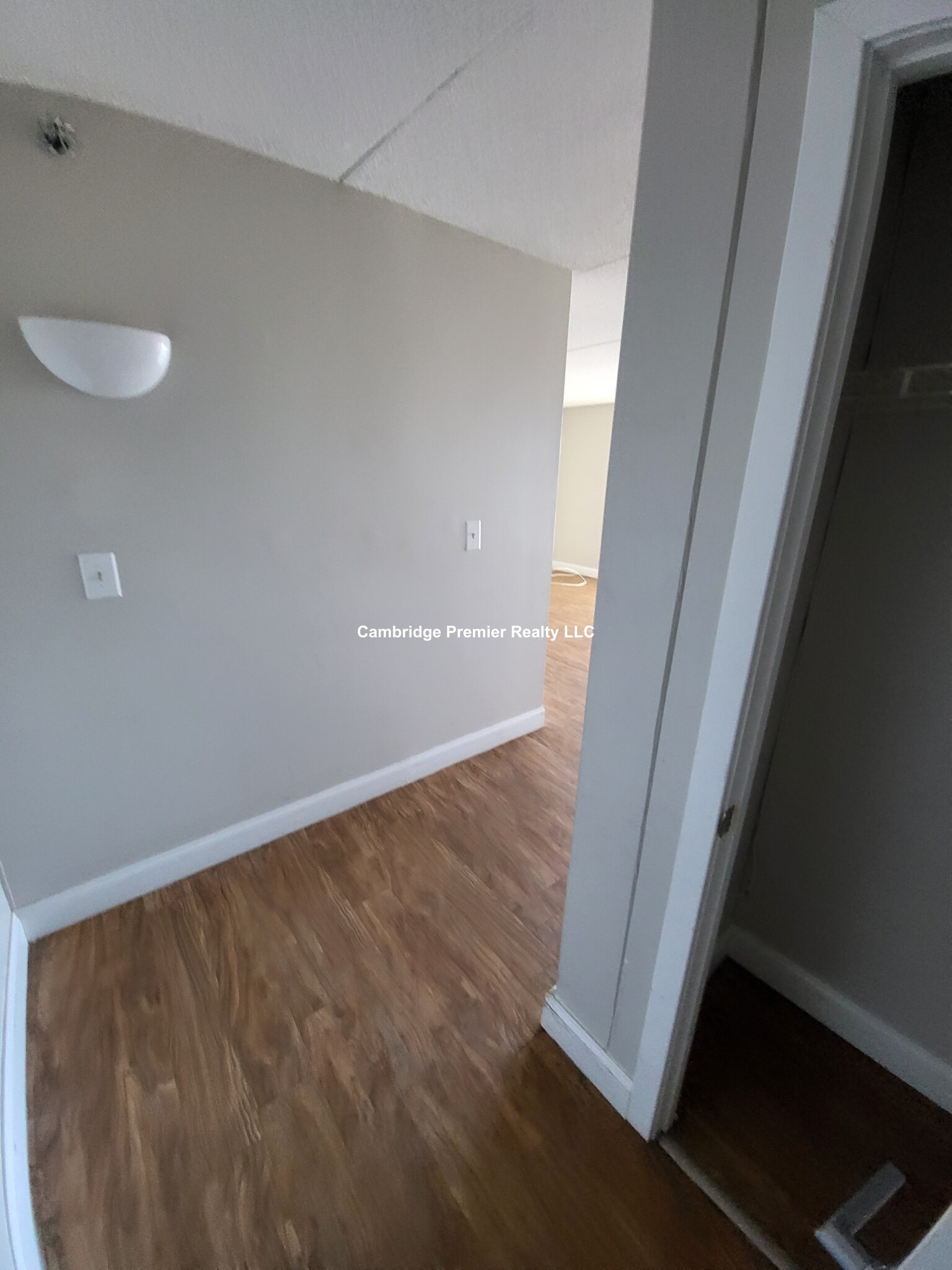 812 Memorial Dr, Central Square