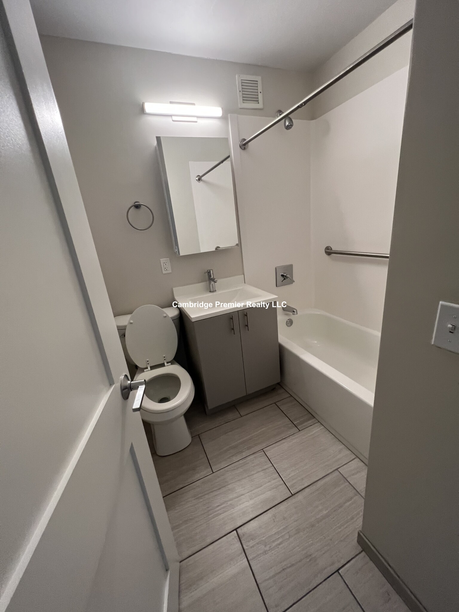 812 Memorial Dr, Central Square