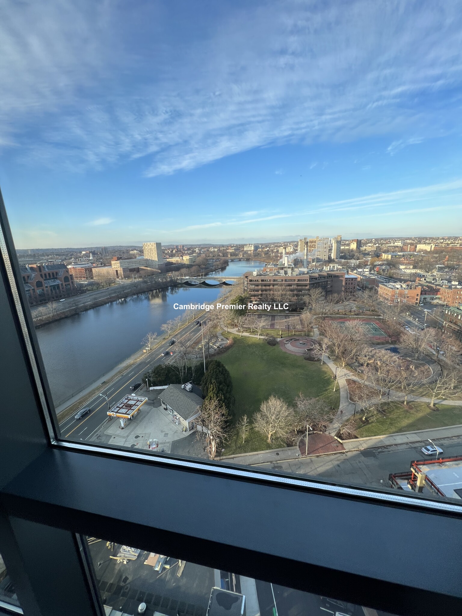 812 Memorial Dr, Central Square