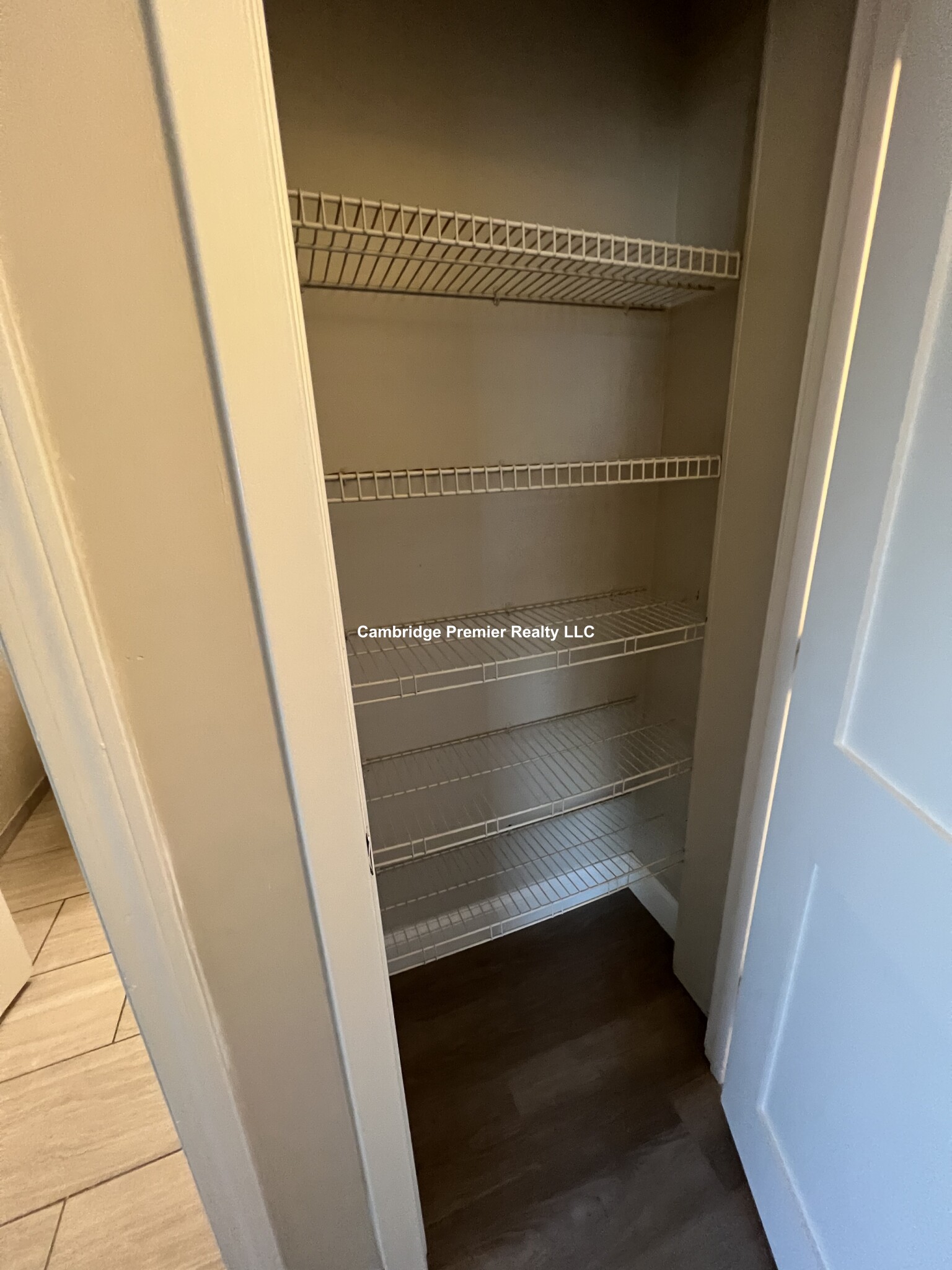 812 Memorial Dr, Central Square