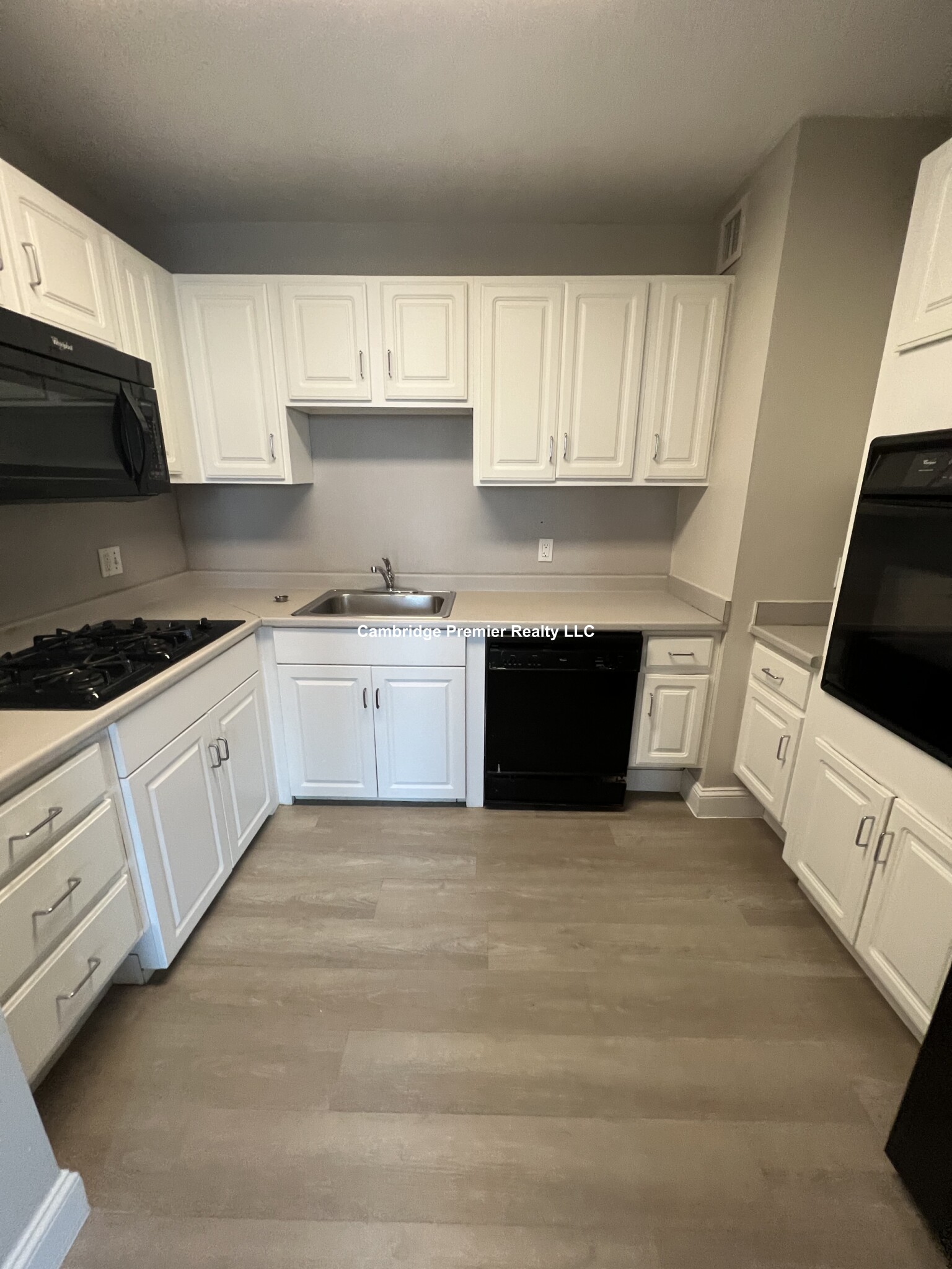 812 Memorial Dr, Central Square