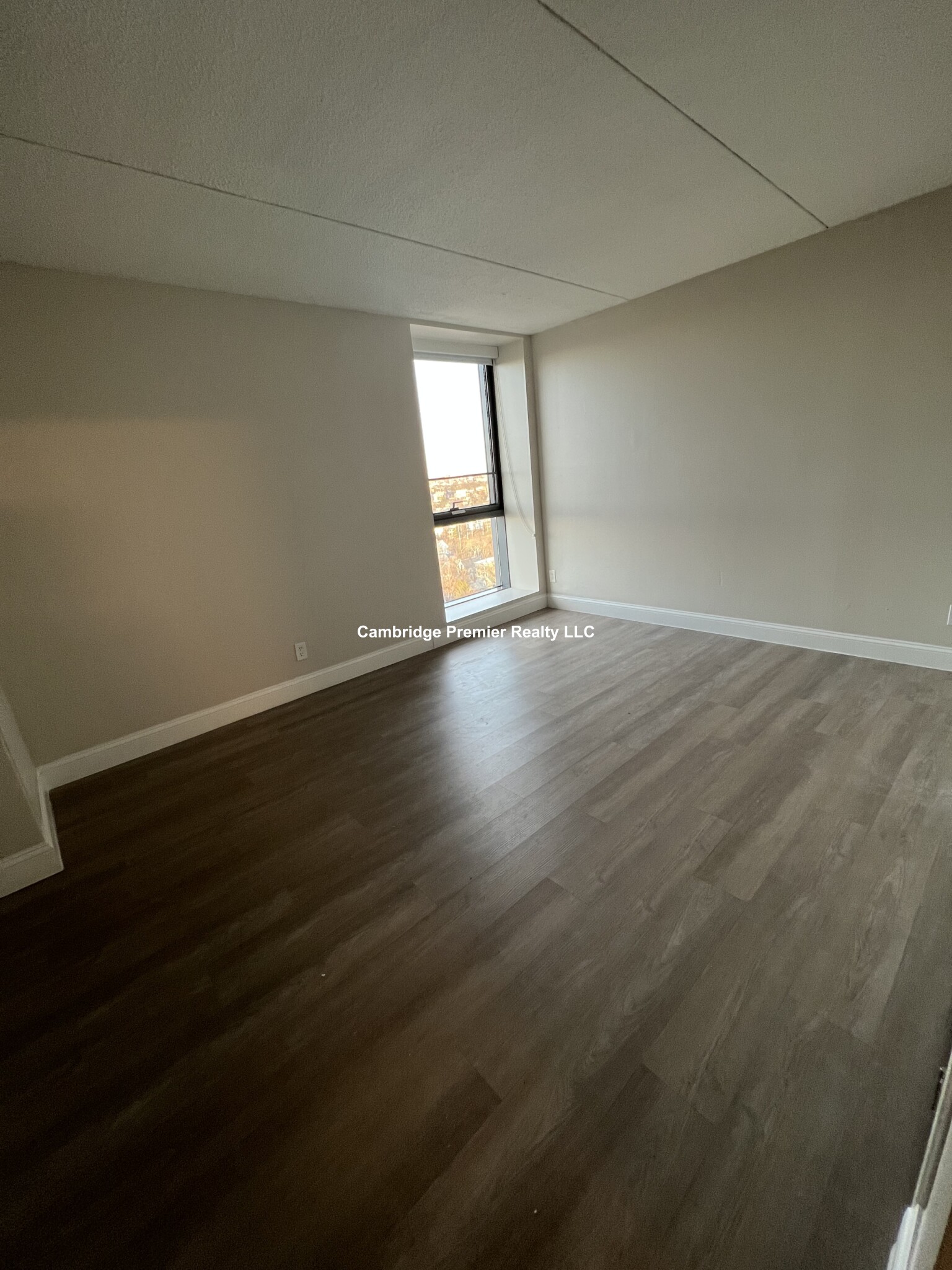 812 Memorial Dr, Central Square