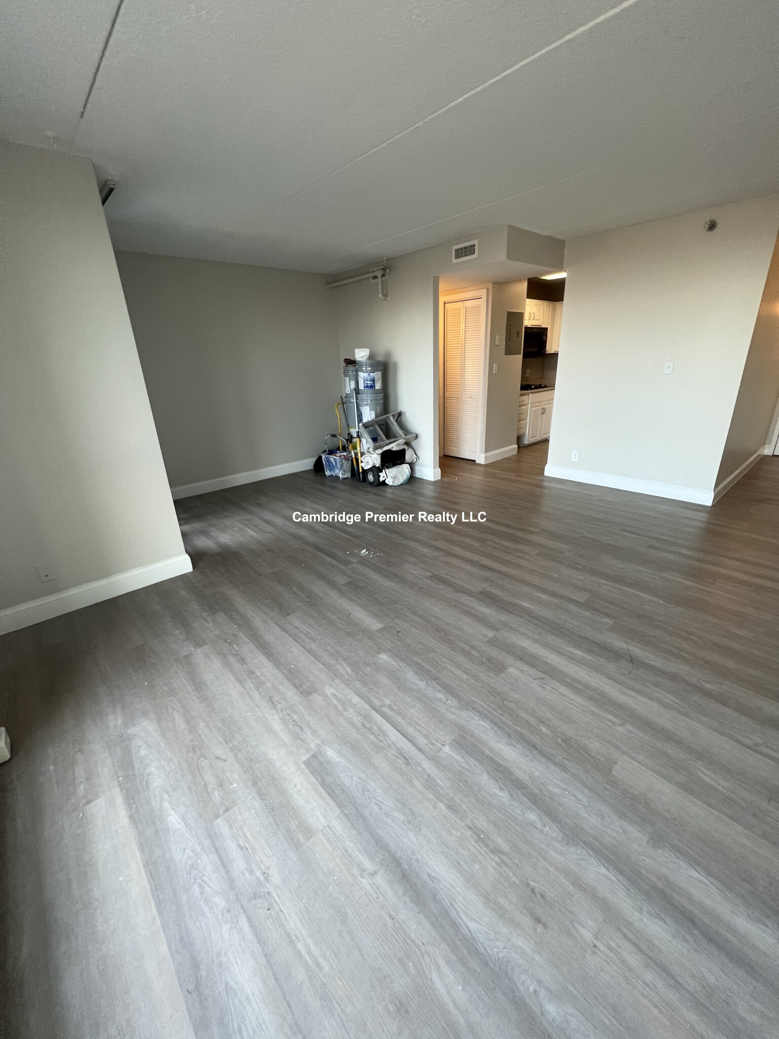 812 Memorial Dr, Central Square