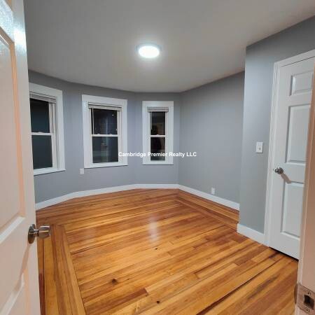 39 Albion St, Medford