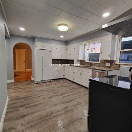 39 Albion St, Medford