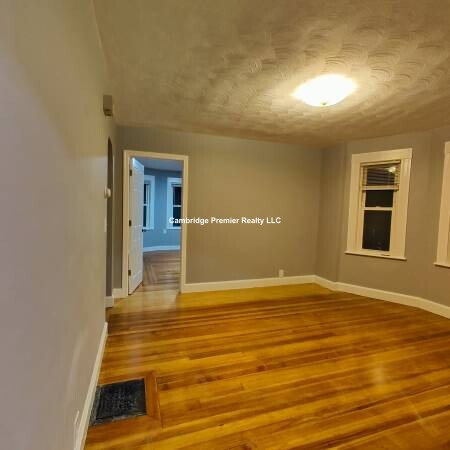 39 Albion St, Medford