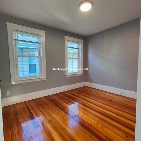 39 Albion St, Medford