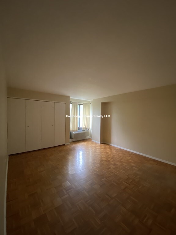 1105 Massachusetts Ave, Harvard Square