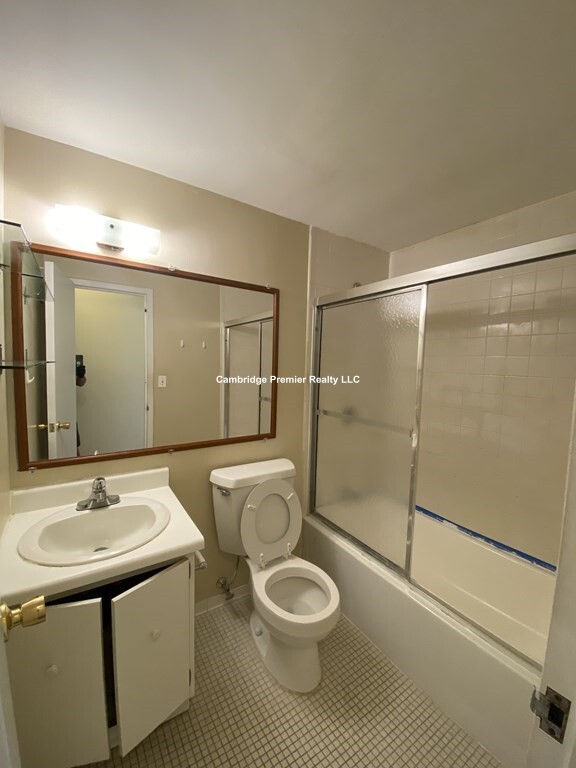 1105 Massachusetts Ave, Harvard Square