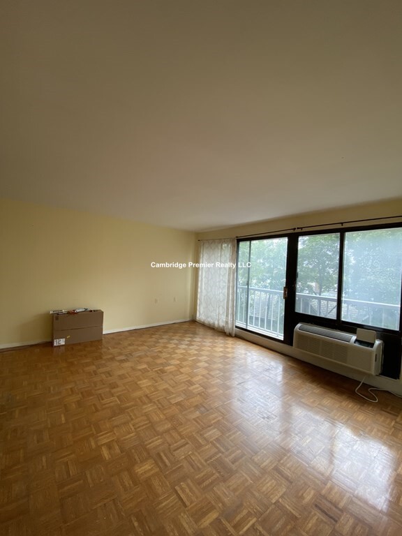 1105 Massachusetts Ave, Harvard Square