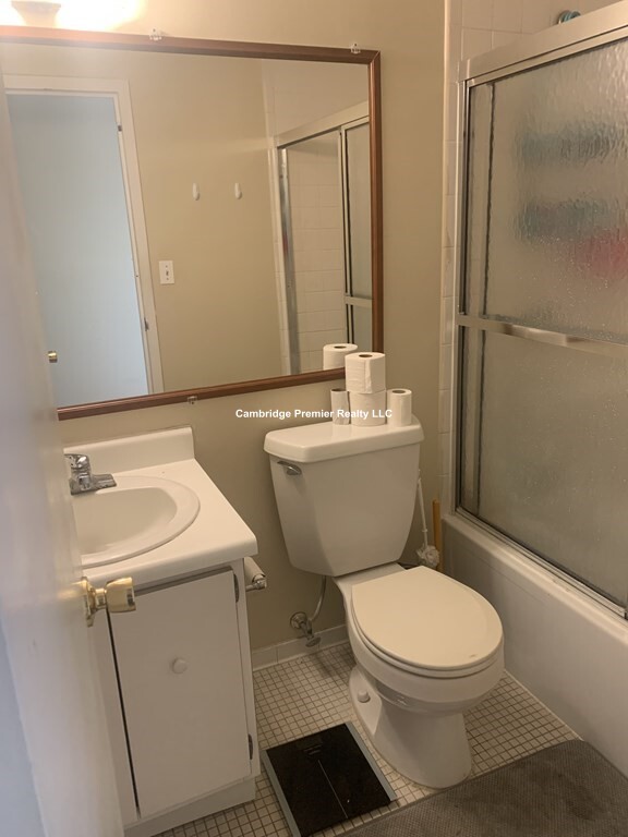 1105 Massachusetts Ave, Harvard Square