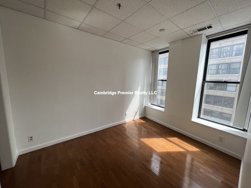 72 Kneeland St, Chinatown