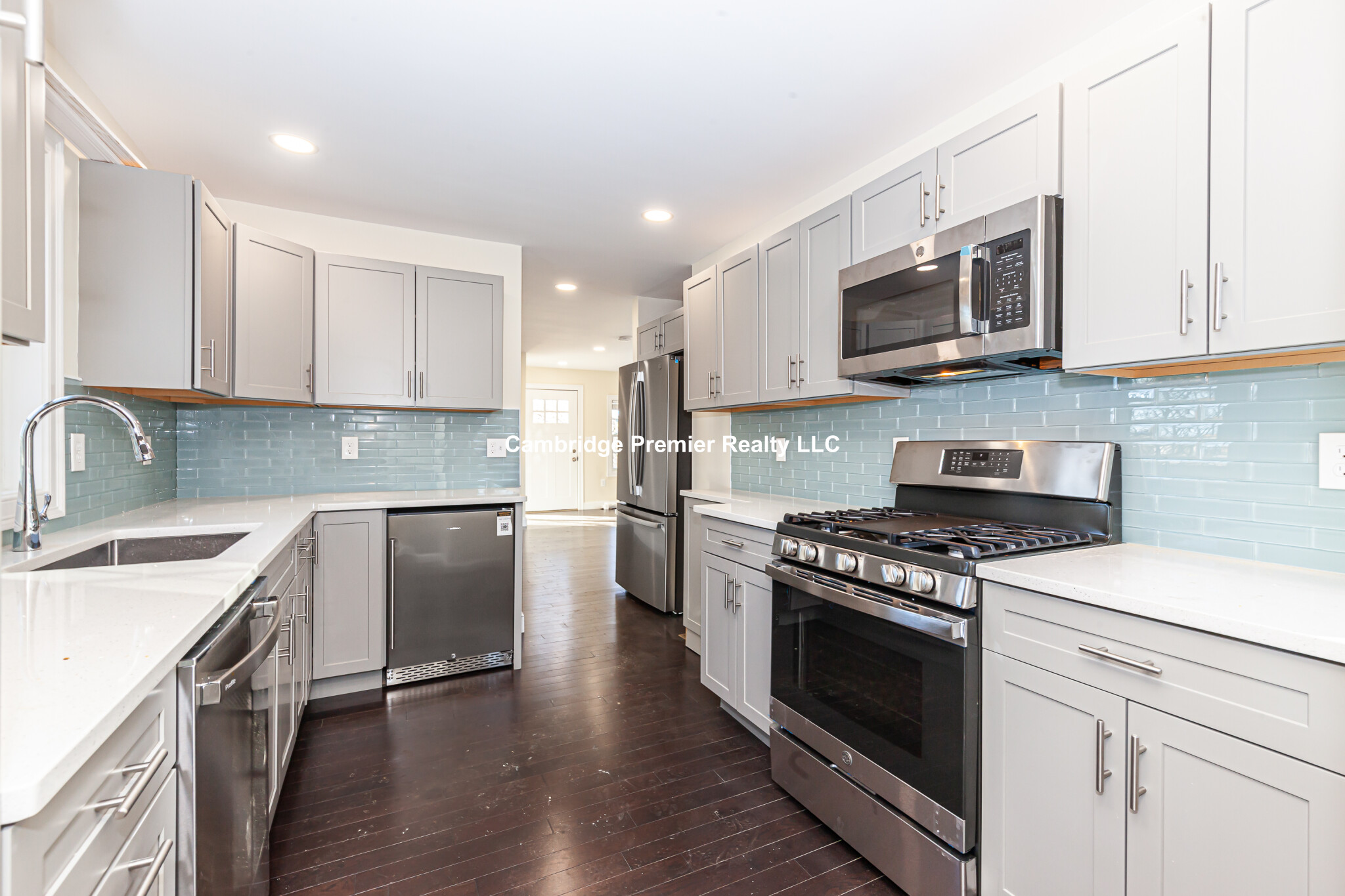 48 Caldwell Rd, West End