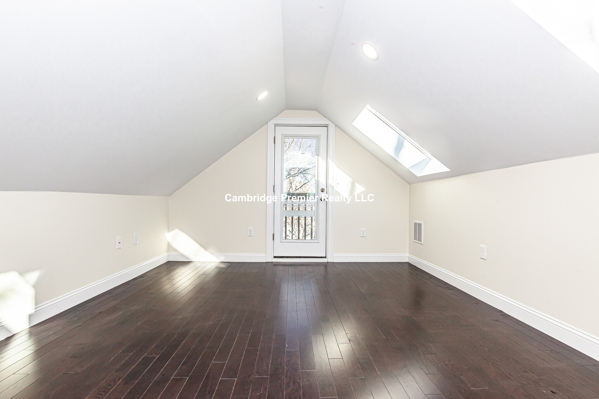 48 Caldwell Rd, West End