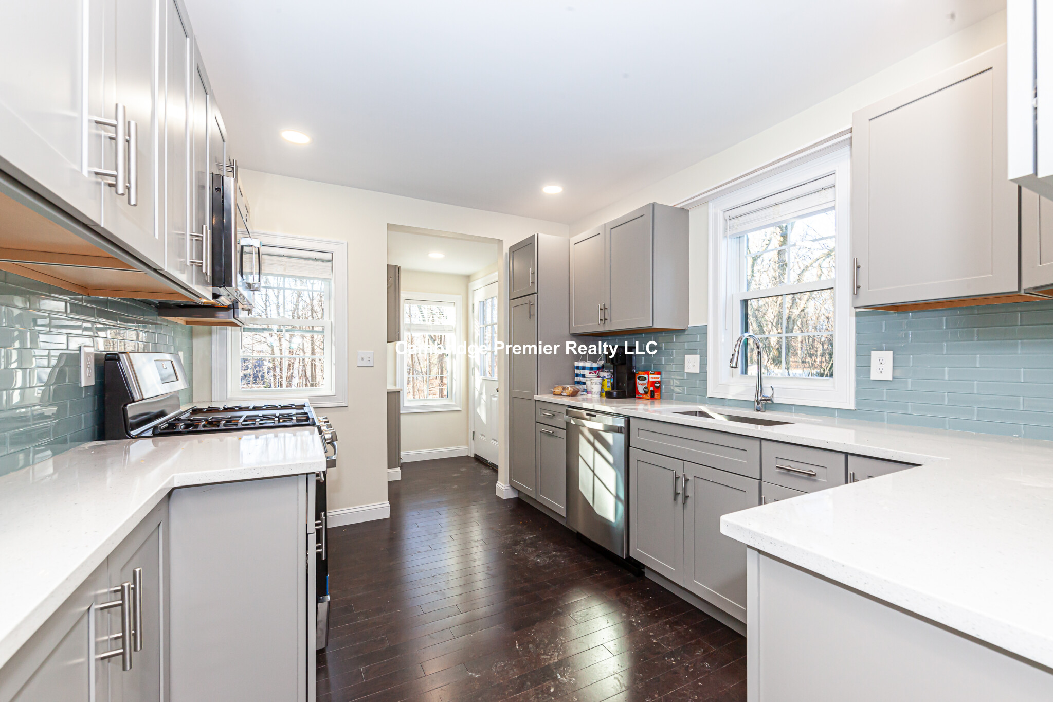 48 Caldwell Rd, West End