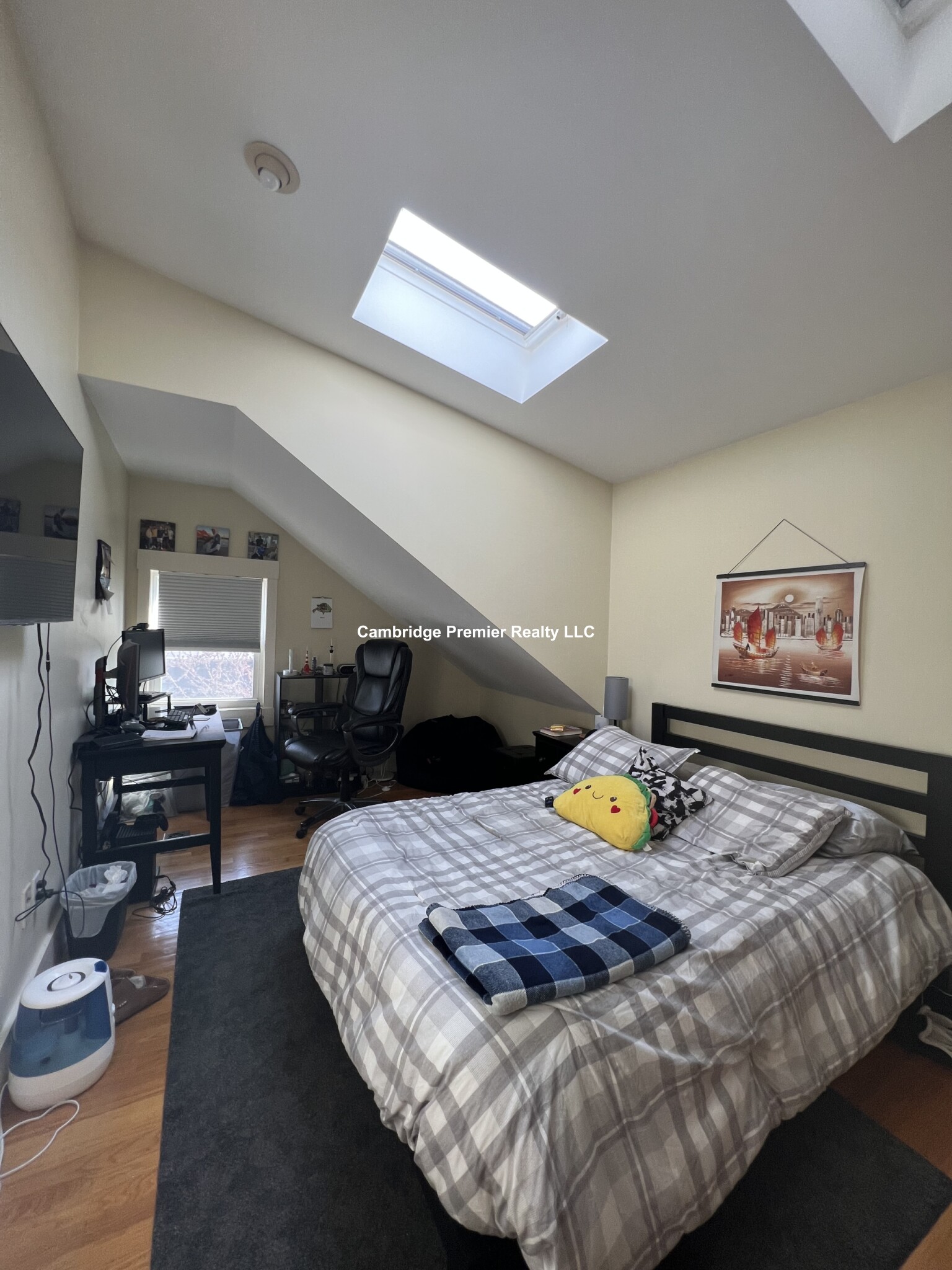 182 Charles St, East Cambridge