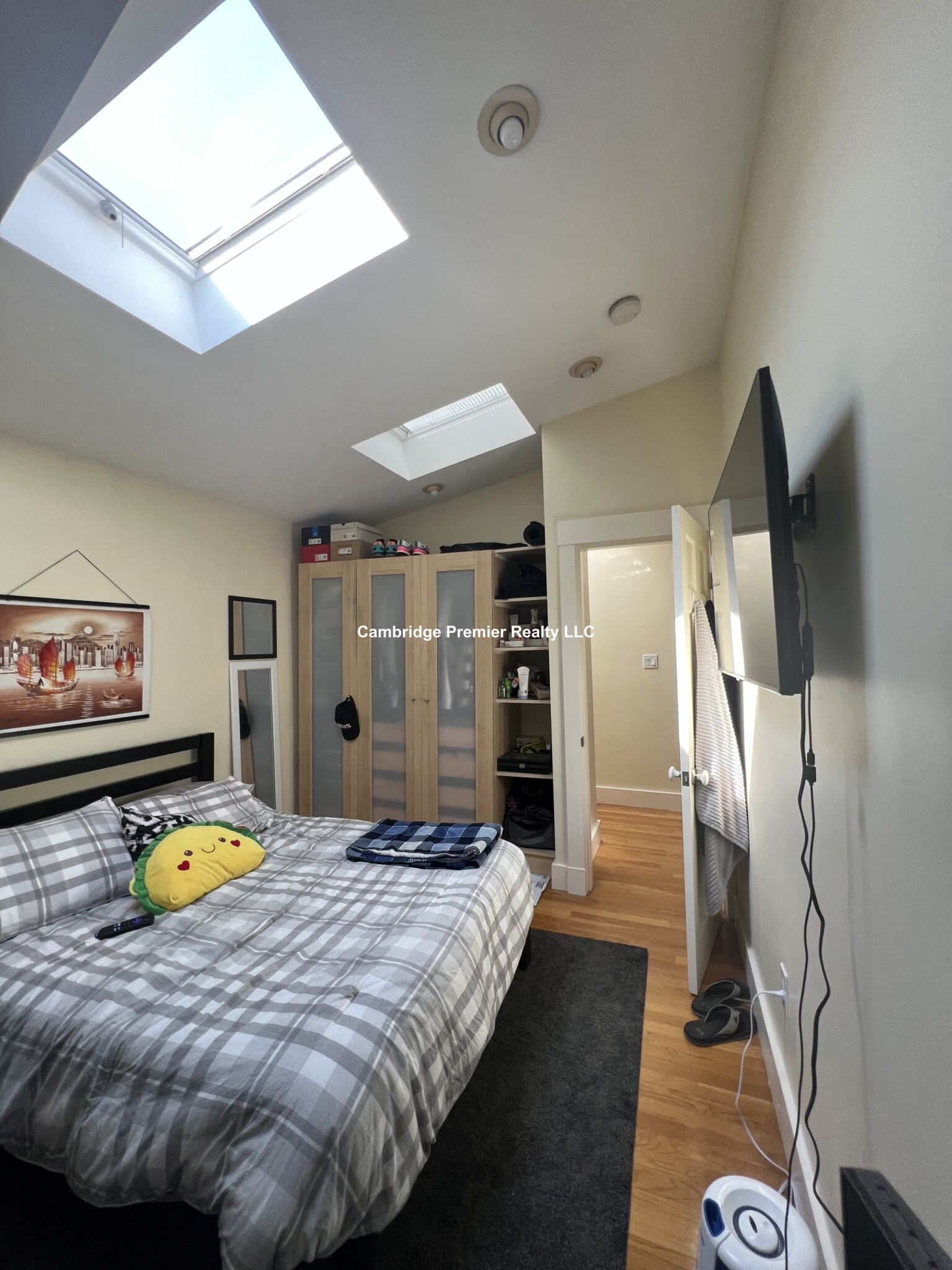 182 Charles St, East Cambridge