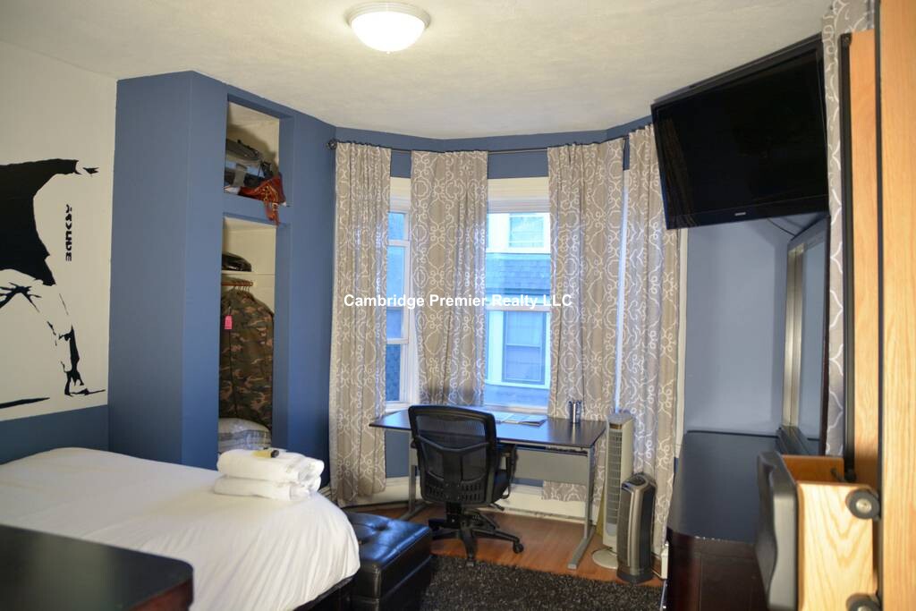 1 Whitney St, Mission Hill