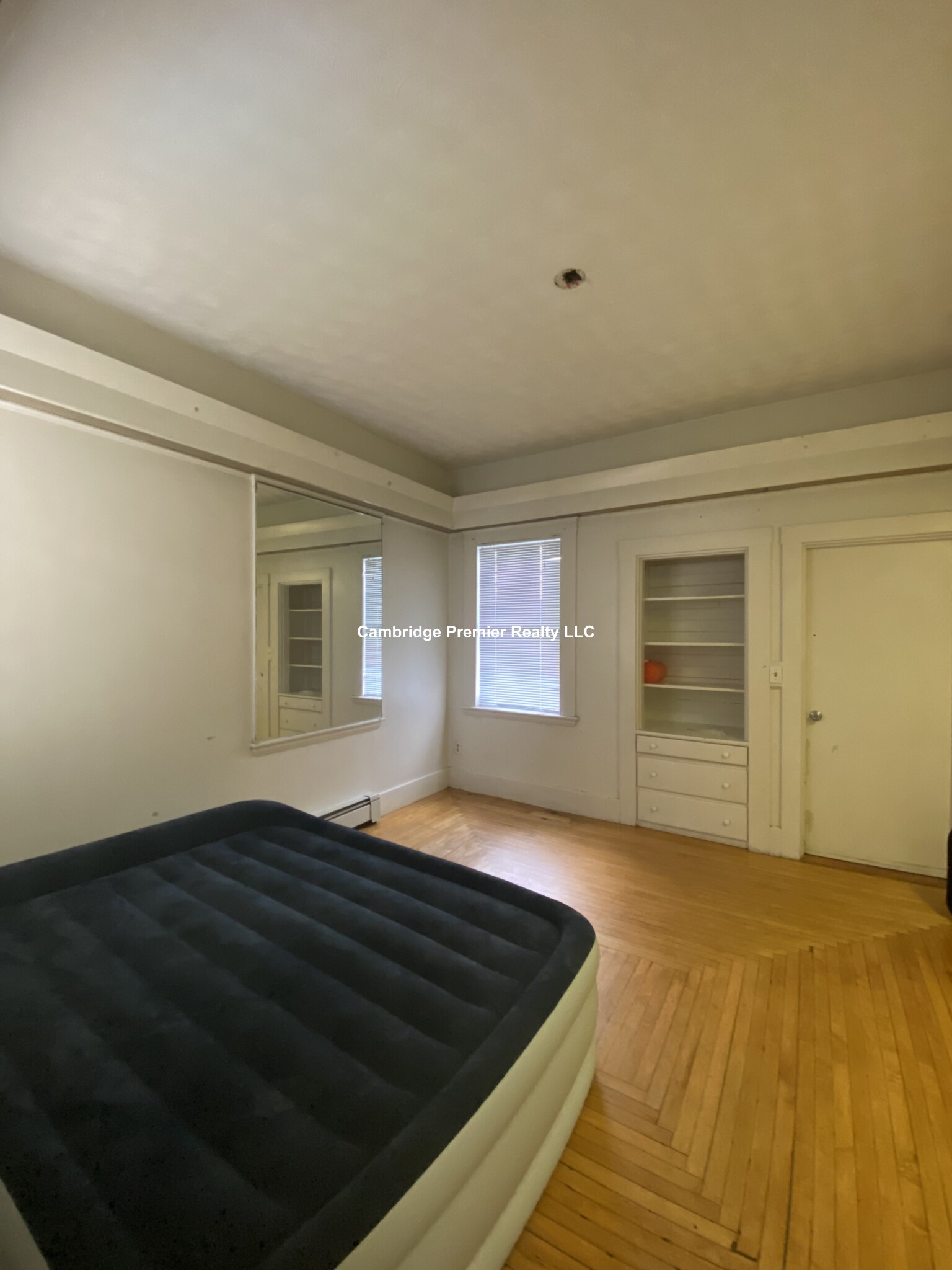 918 Main St, Banks Square