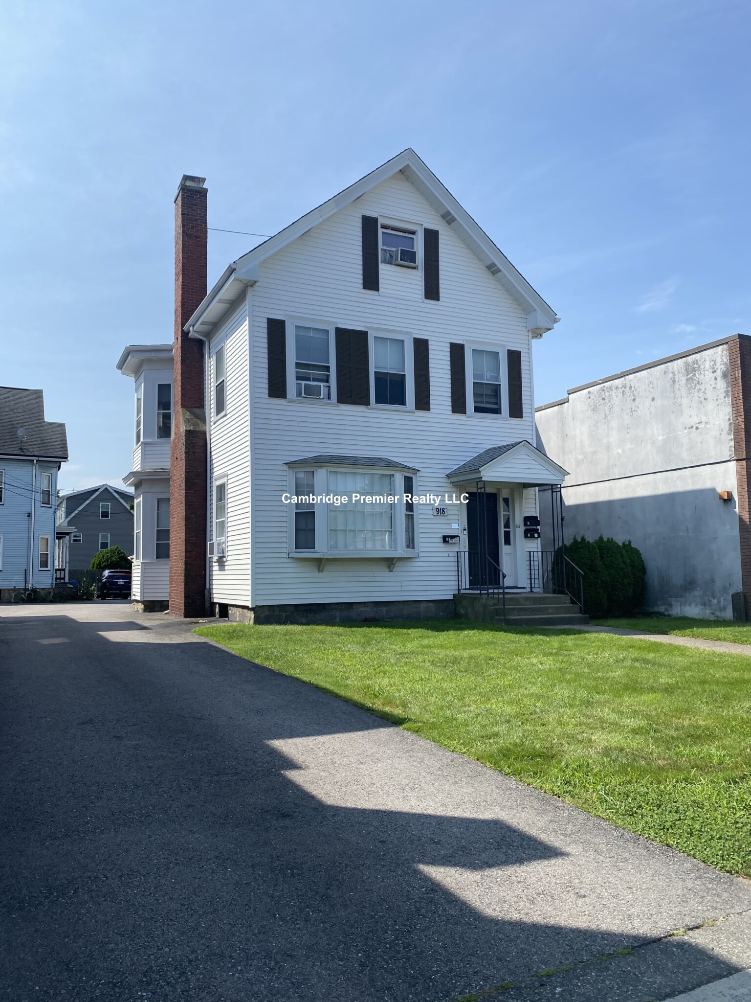 918 Main St, Banks Square