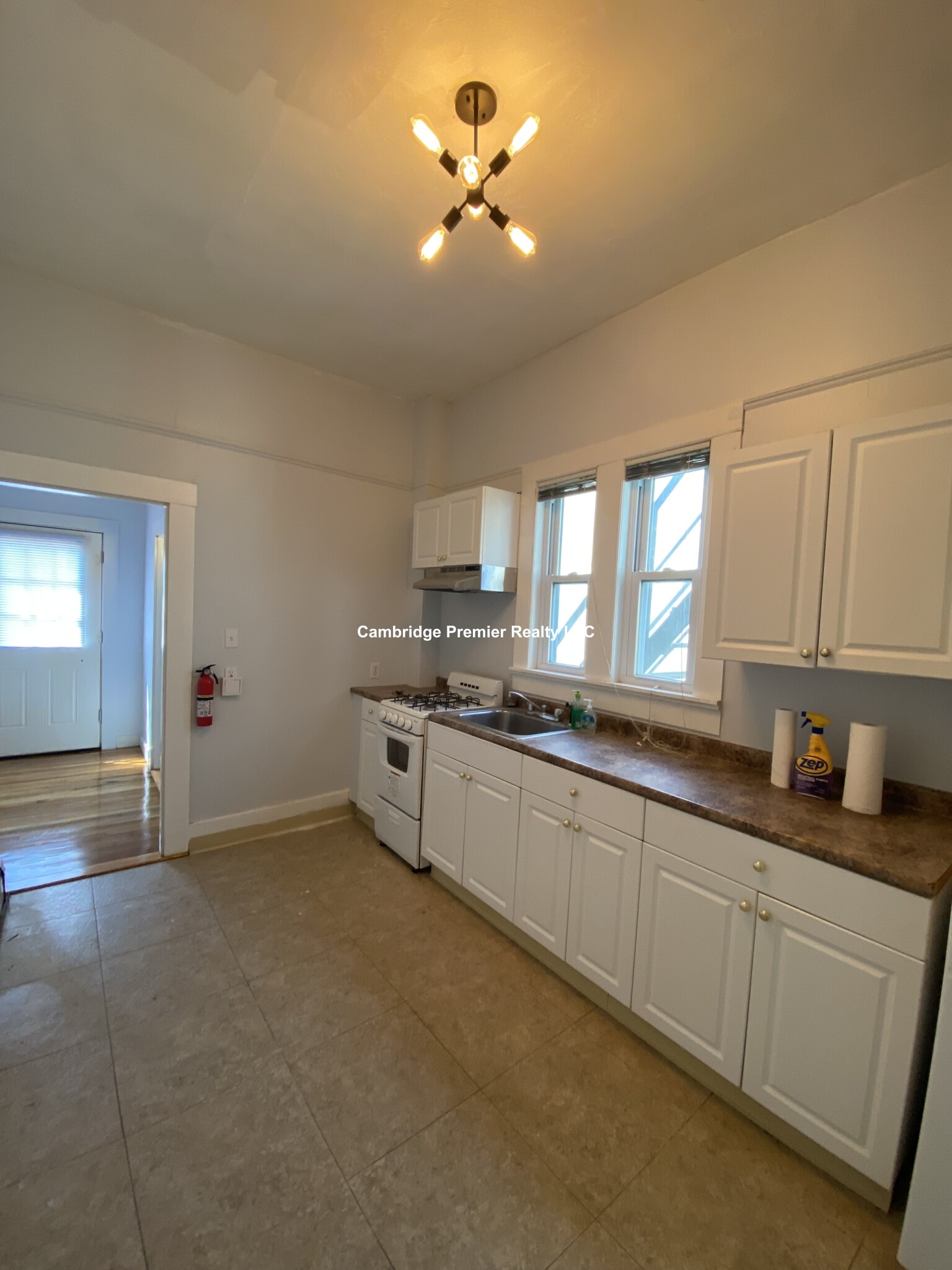 918 Main St, Banks Square