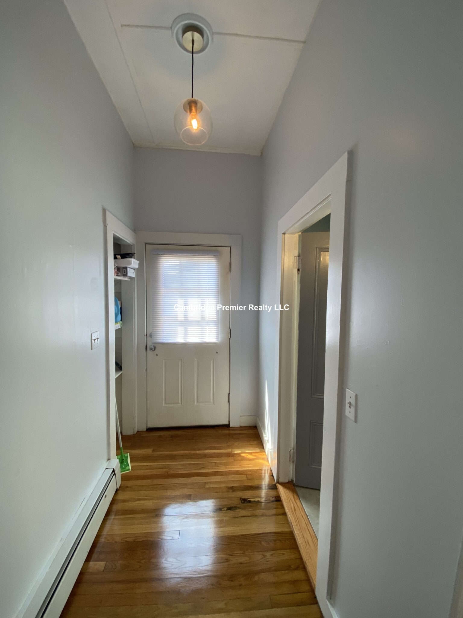 918 Main St, Banks Square