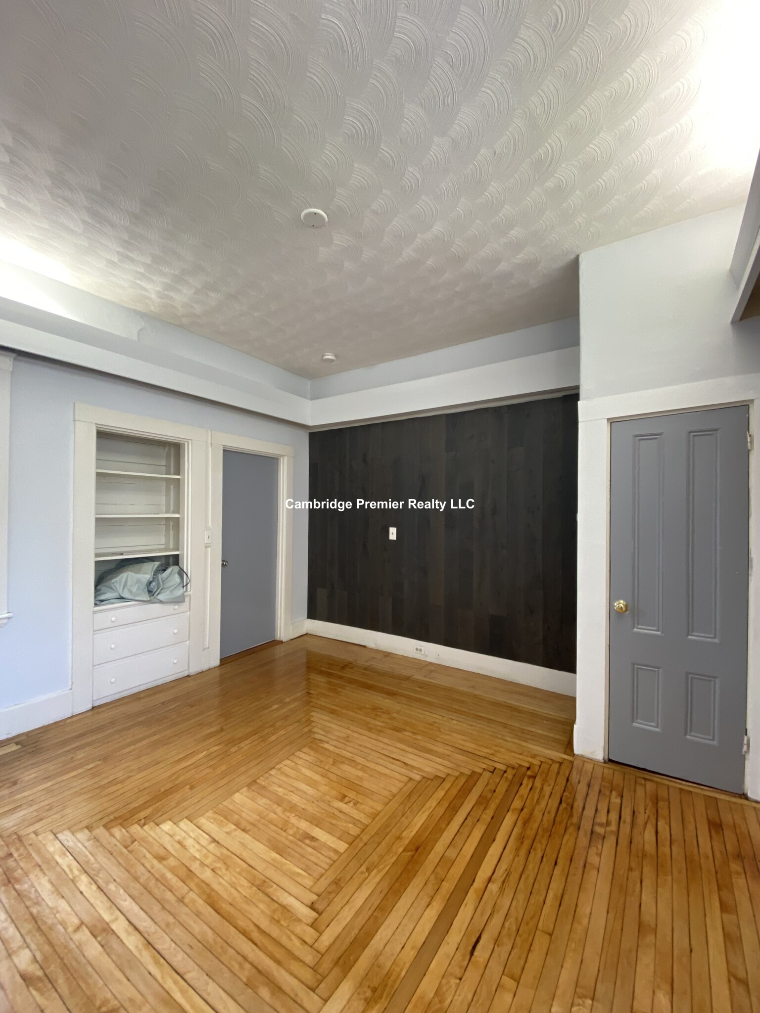 918 Main St, Banks Square