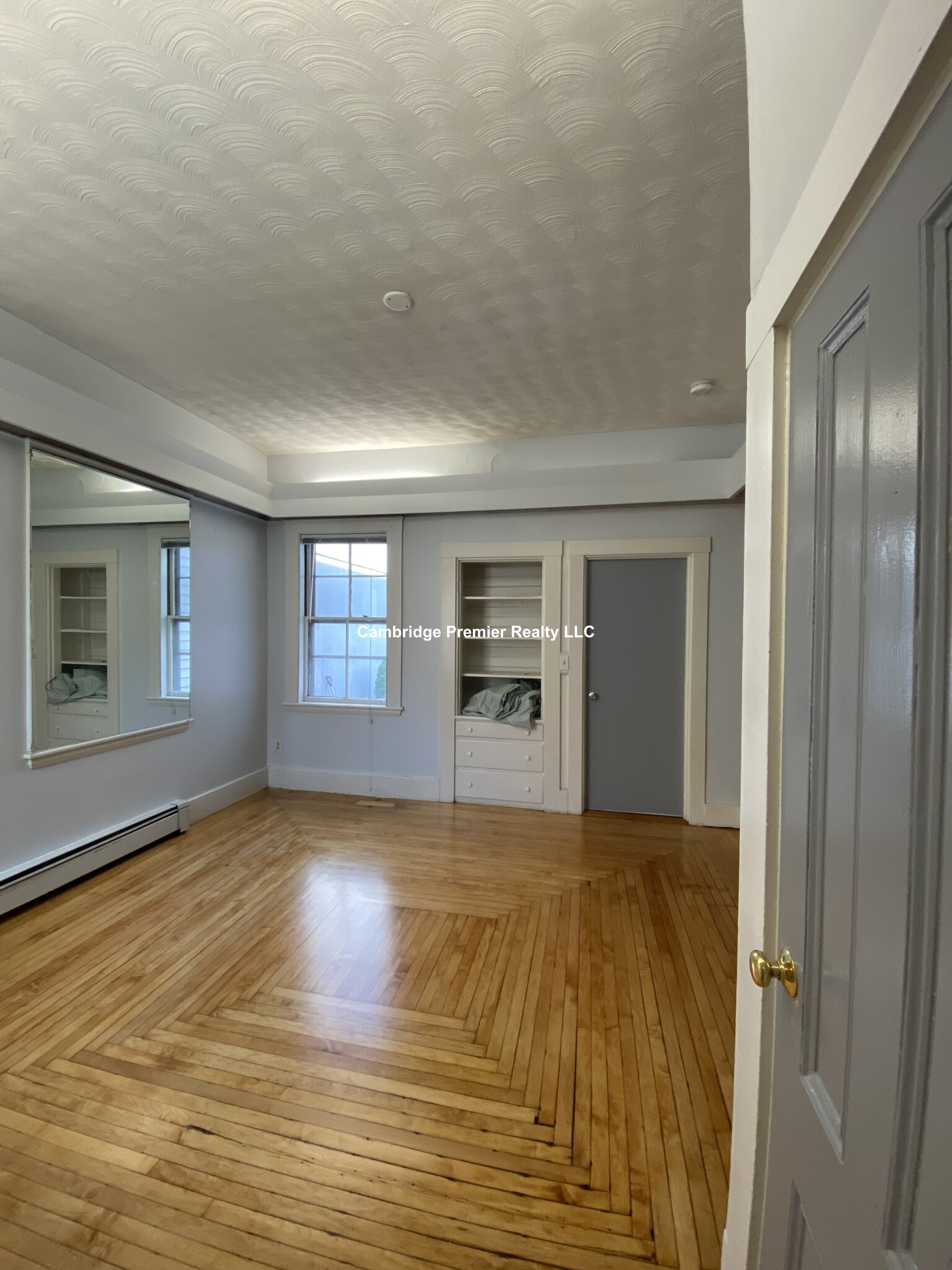 918 Main St, Banks Square