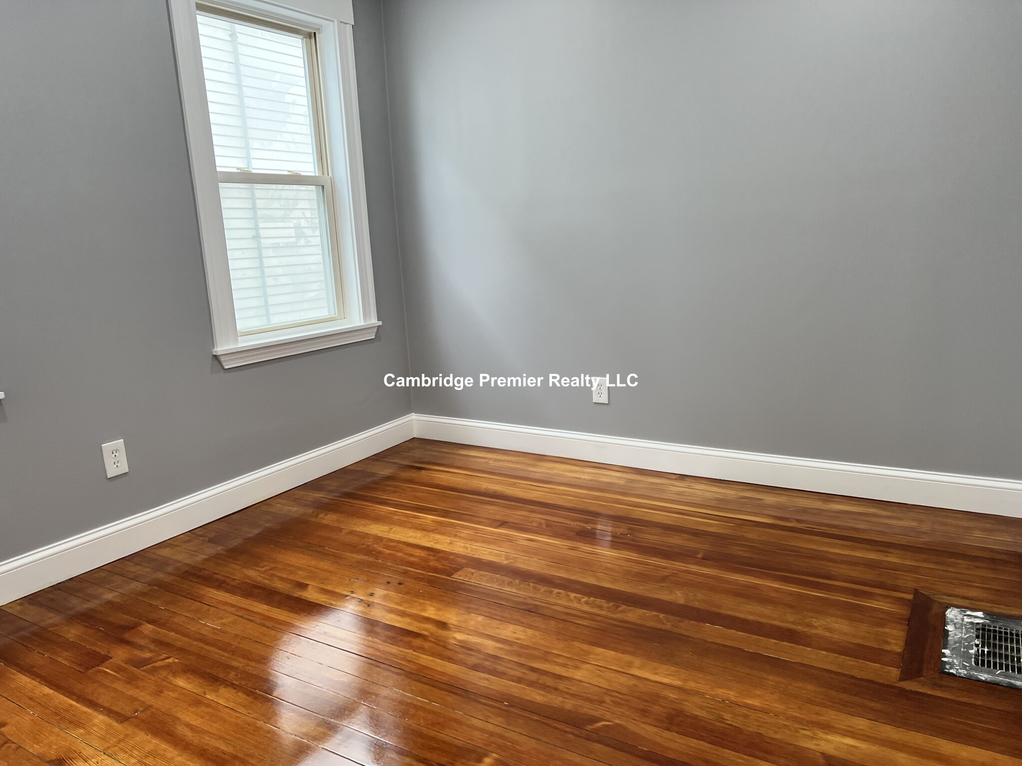 39 Albion St, Medford