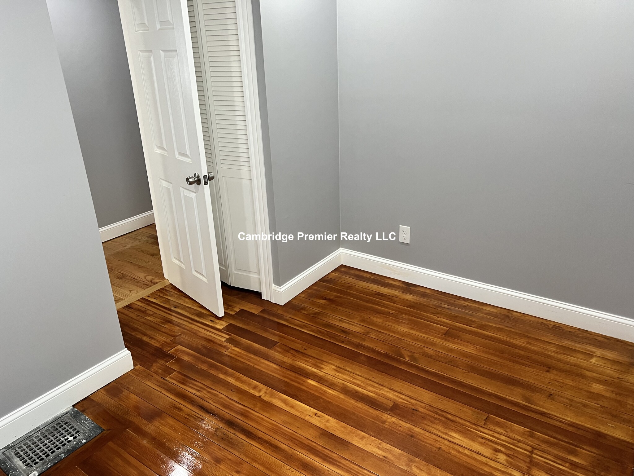 39 Albion St, Medford