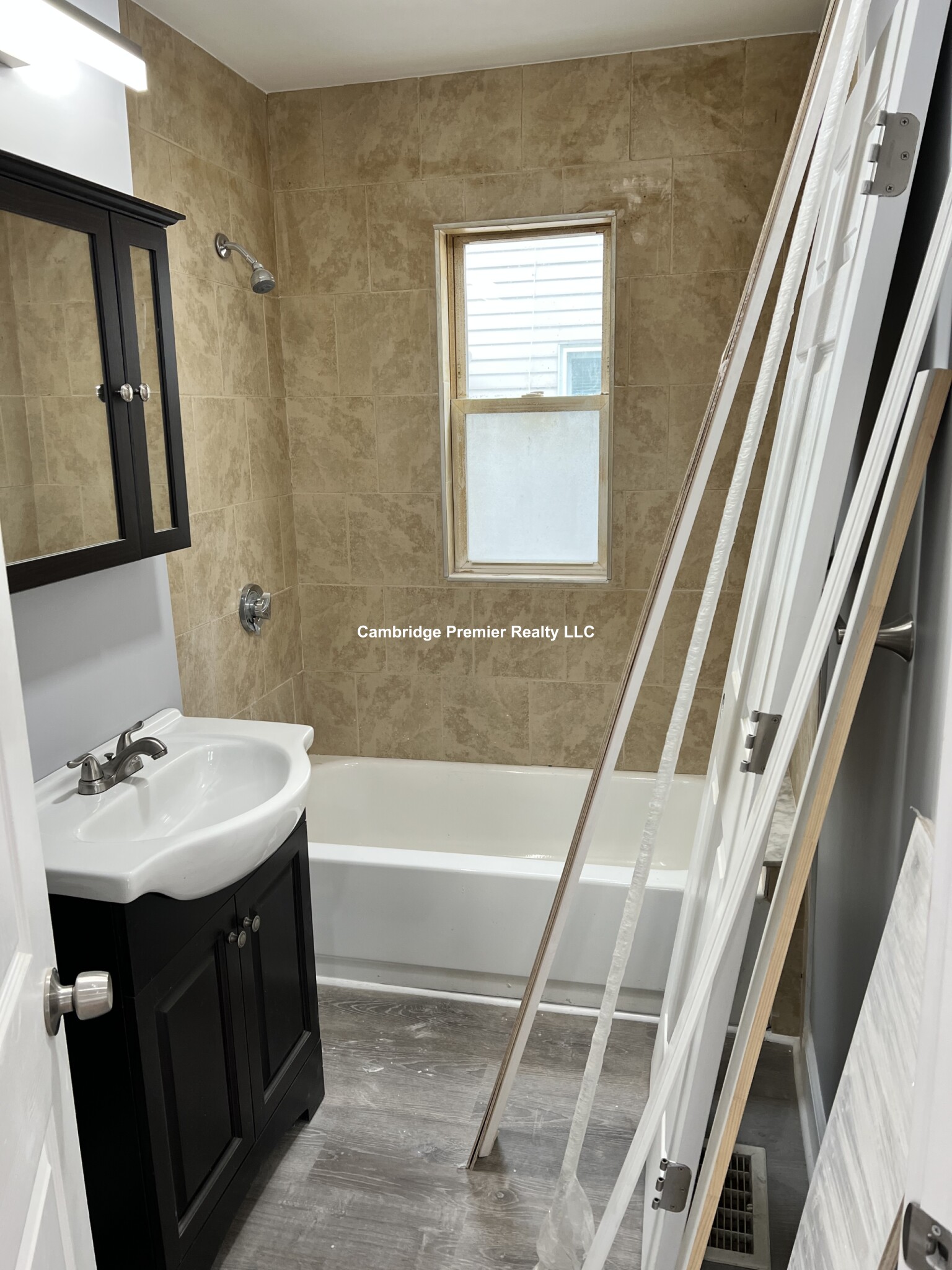 39 Albion St, Medford