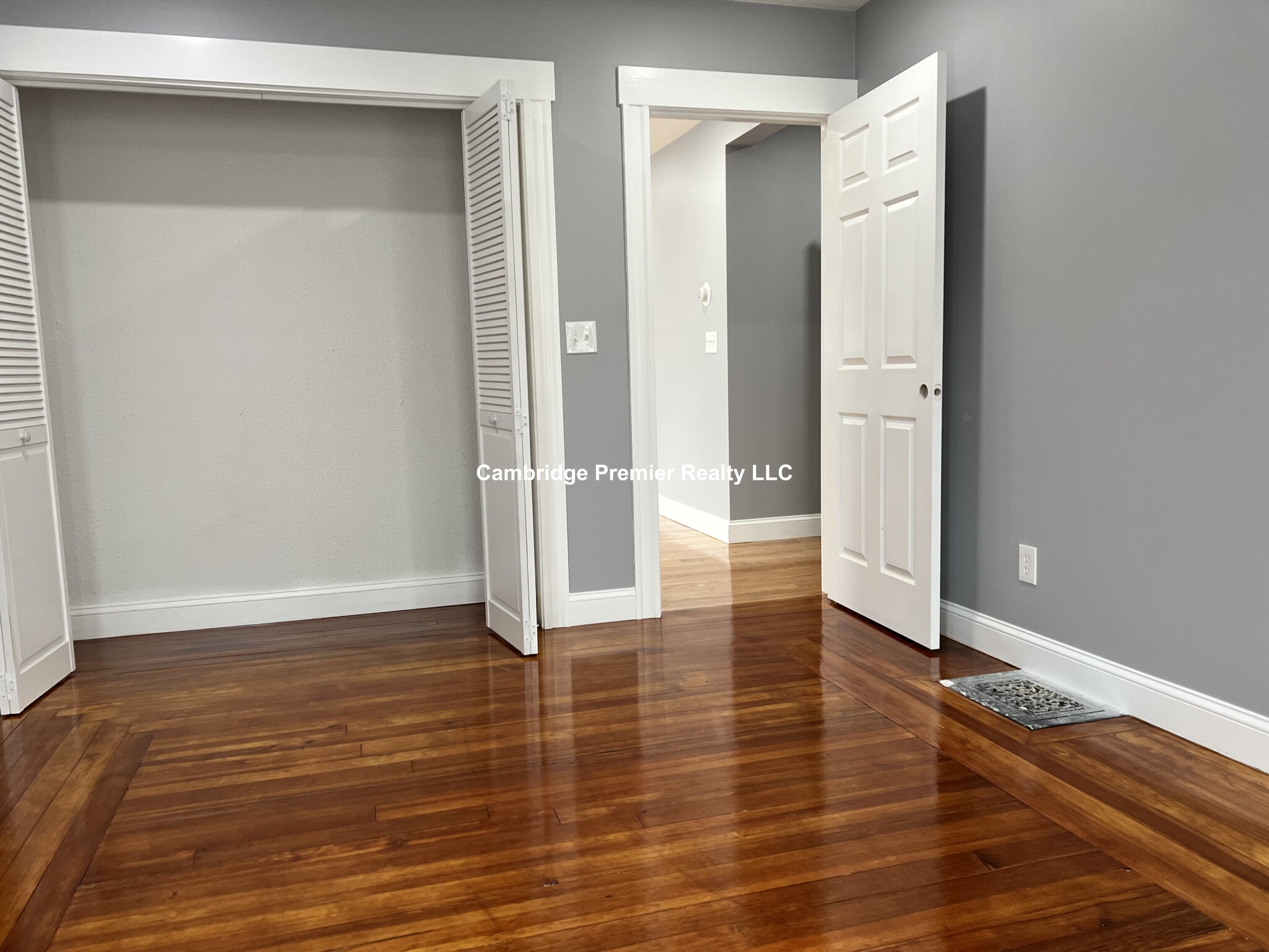 39 Albion St, Medford