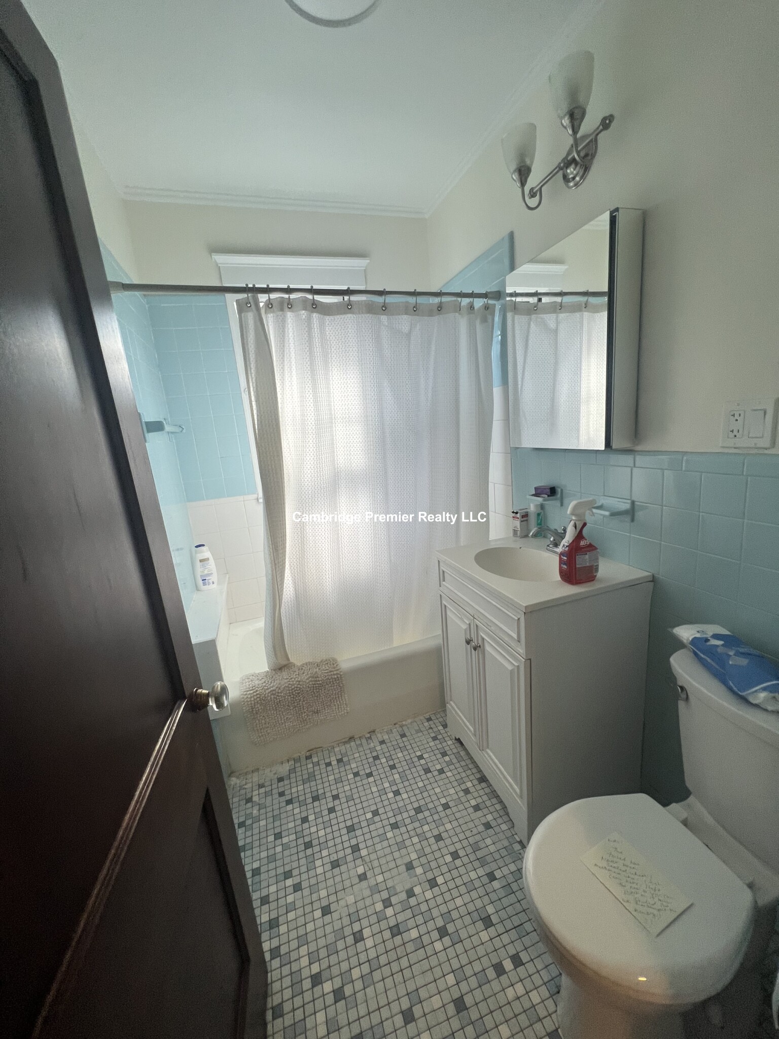 33 Concord Ave, Neighborhood Nine