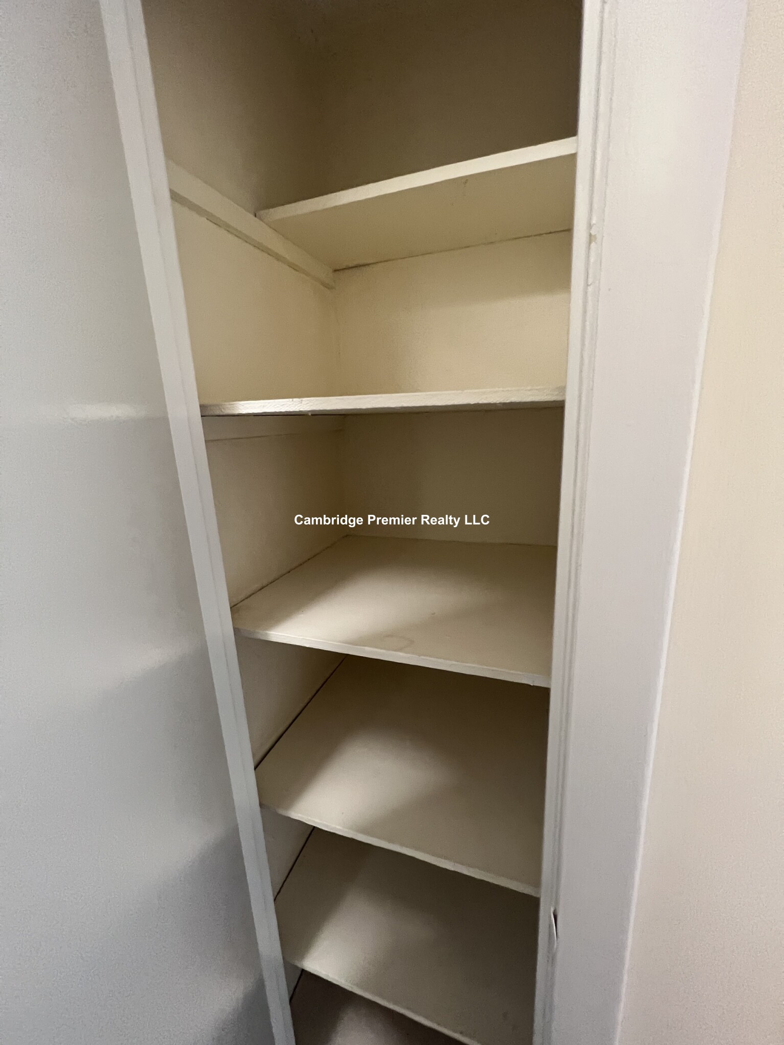 16 Whites Ave, West End (Watertown)