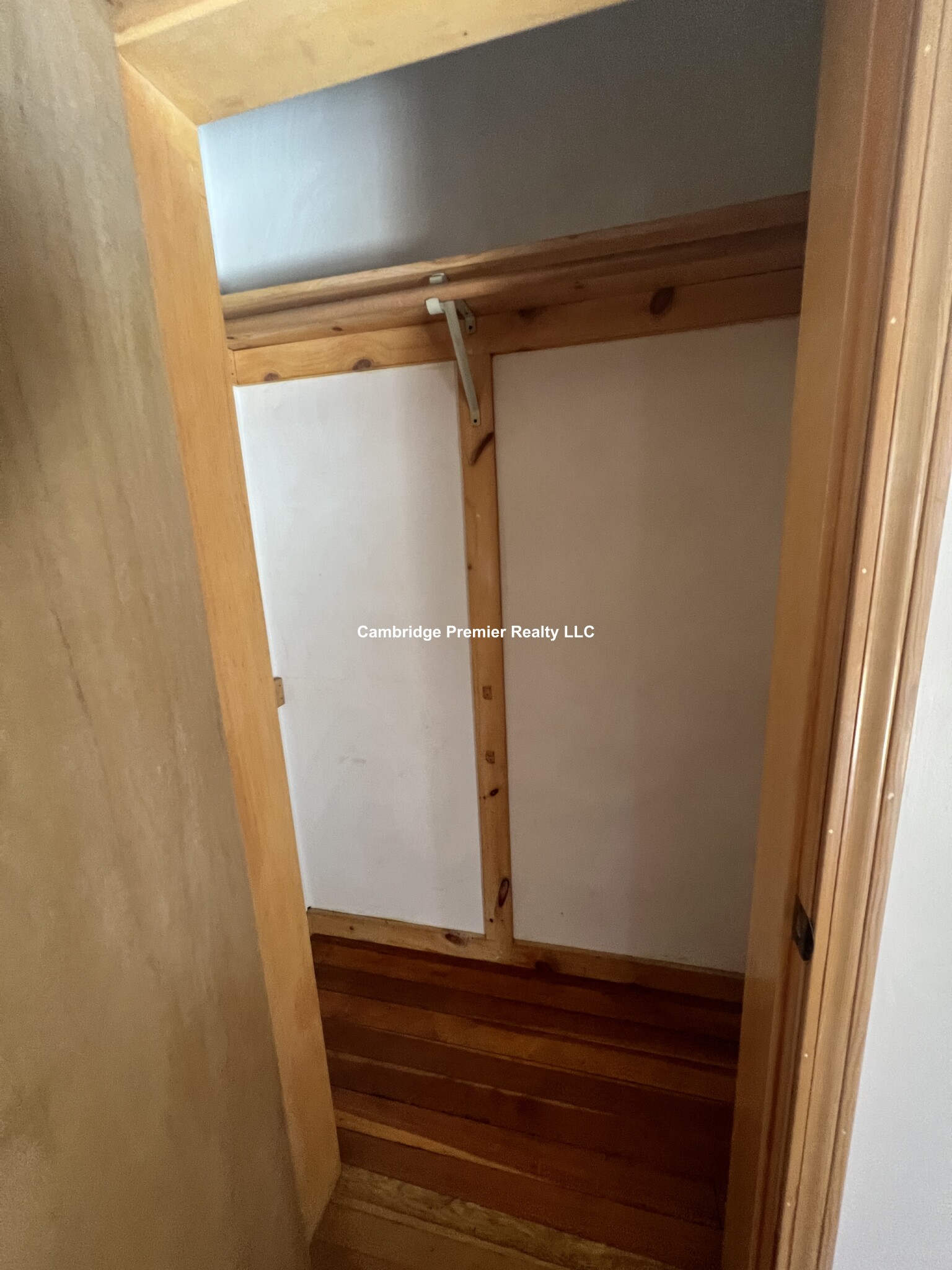 82 Park Ave, Strawberry Hill