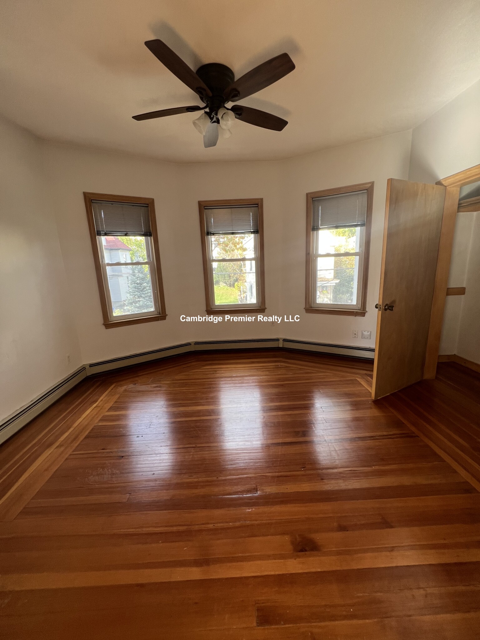 82 Park Ave, Strawberry Hill