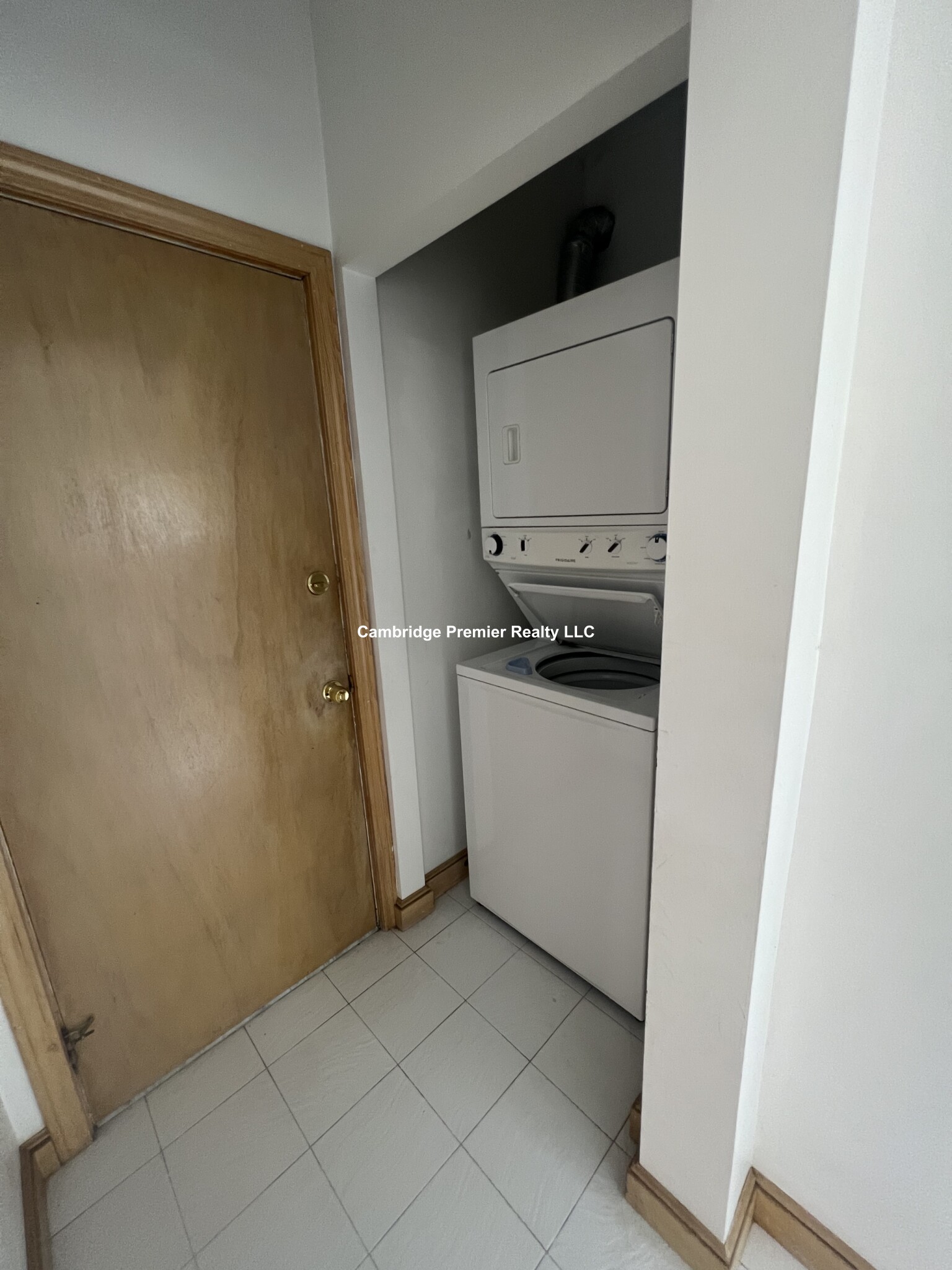 82 Park Ave, Strawberry Hill