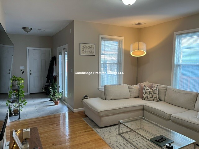 7 Church St, Inman Square